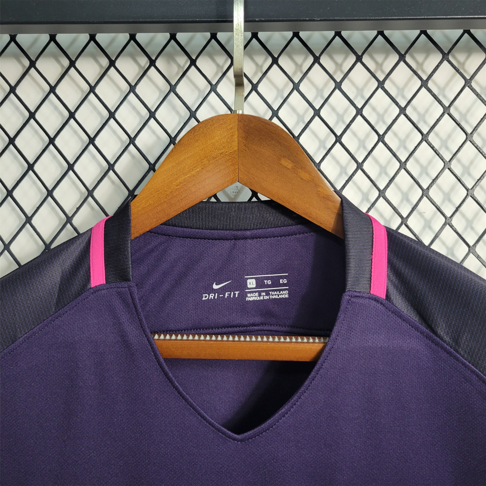 B.A.R.S.A Retro 16-17 Away Stadium Jersey - ReplicasJersey
