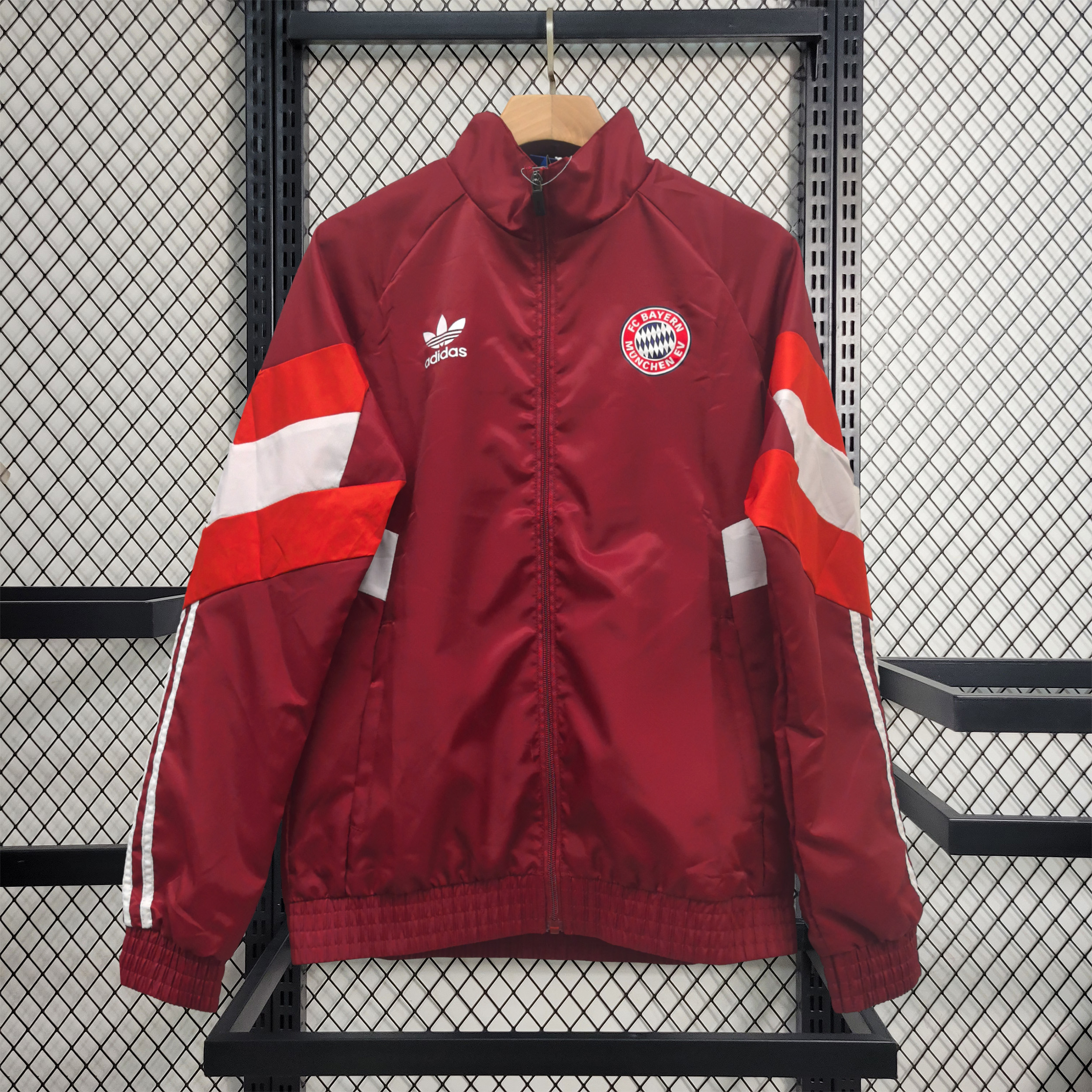 Bayern Munich 24-25 Throwback Windbreaker Jacket - Red - ReplicasJersey