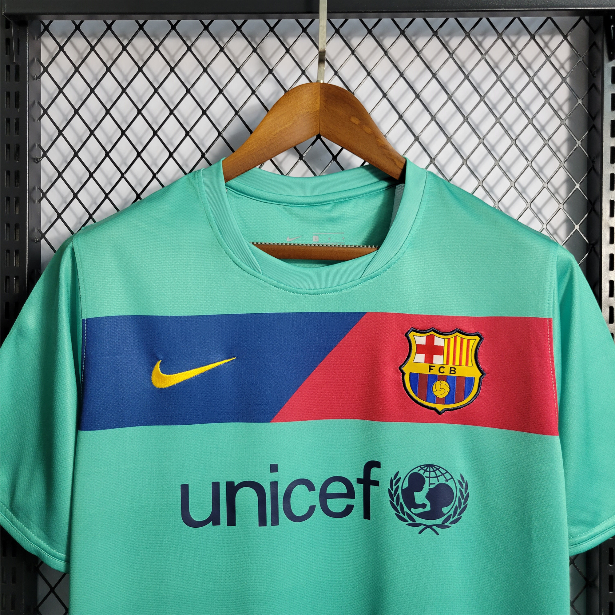 B.A.R.S.A Retro 10-11 Away Stadium Jersey - ReplicasJersey