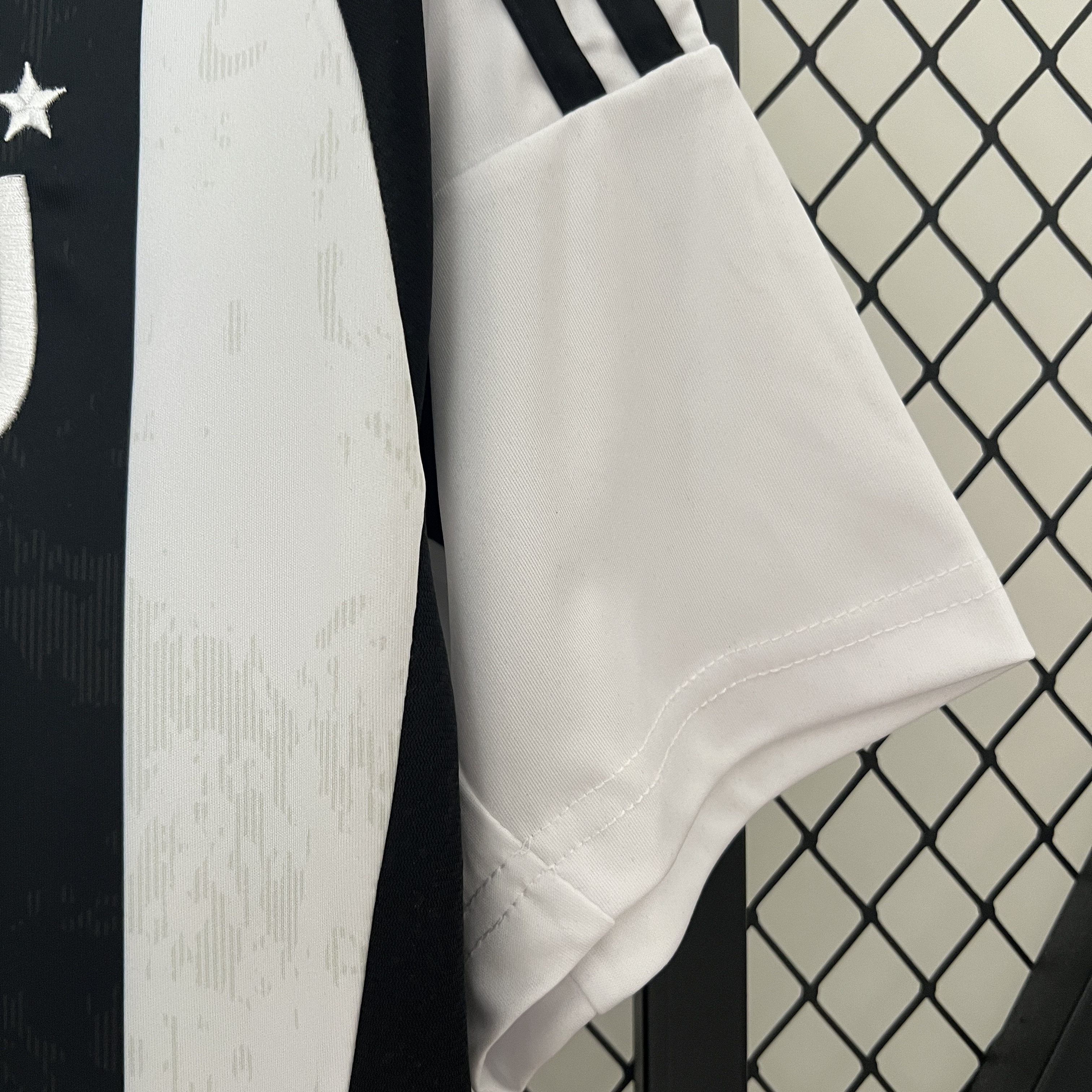 Juventus 24-25 Home Stadium Jersey - Fans Version - ReplicasJersey