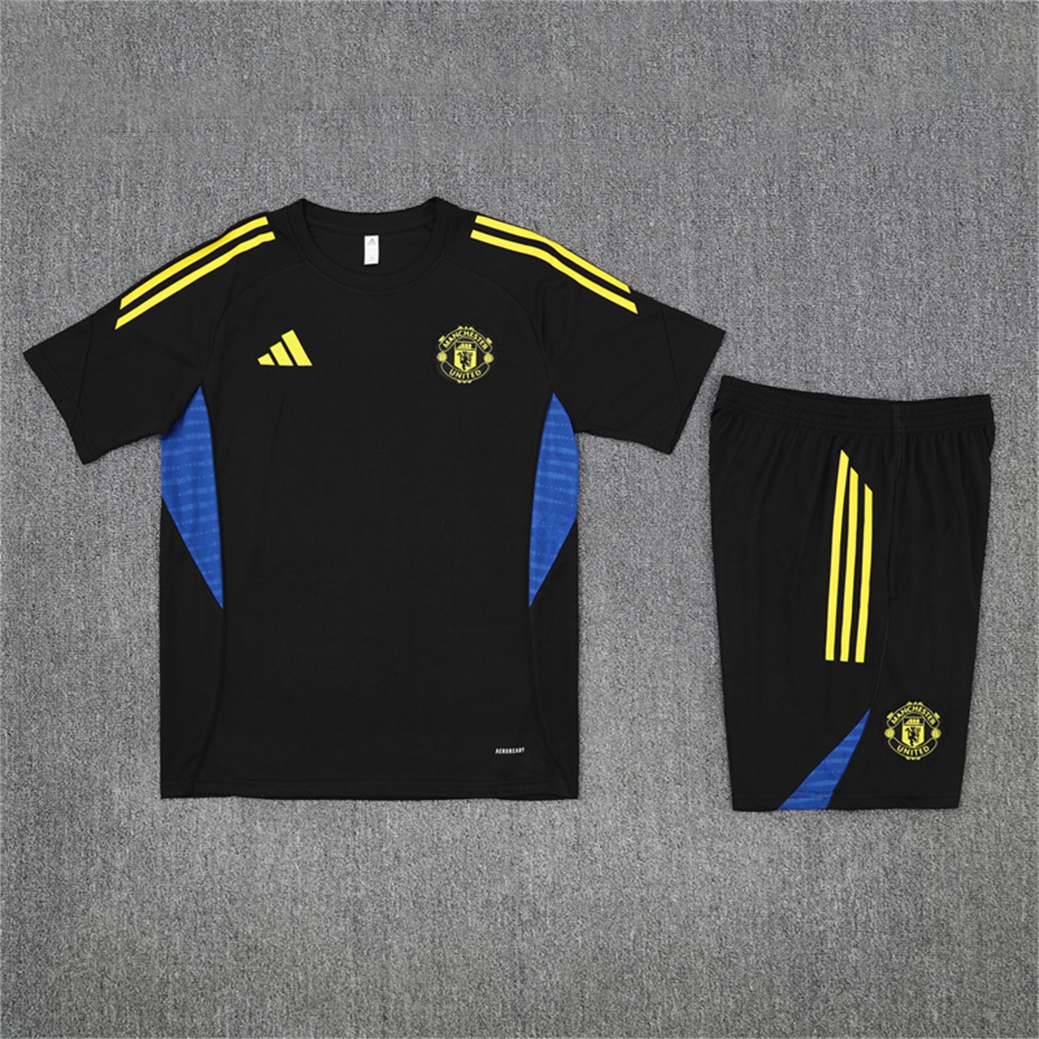 Manchester United 25-26 Kids Short-Sleeve Training Set - Black Top & Black shorts - ReplicasJersey