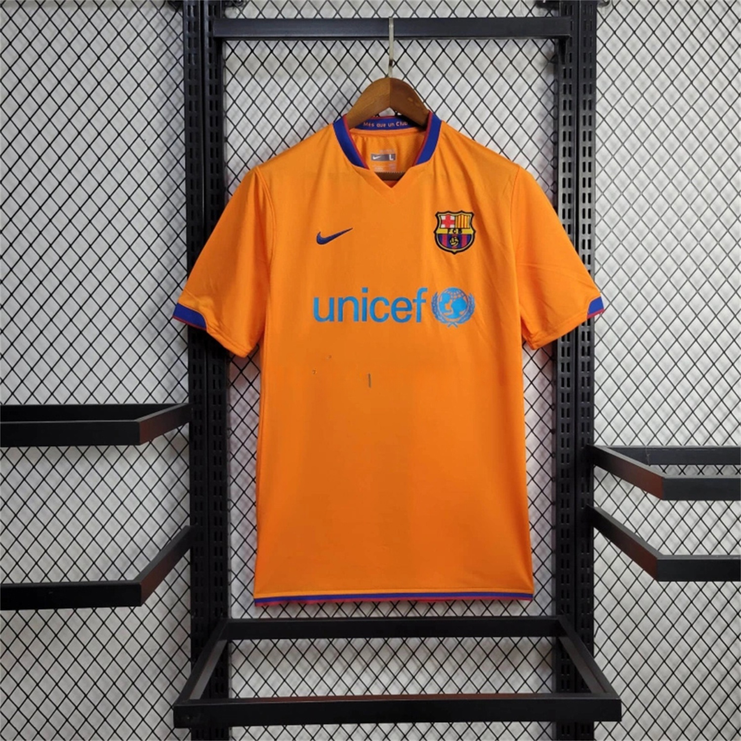 B.A.R.S.A Retro 06-07 Away Jersey - ReplicasJersey