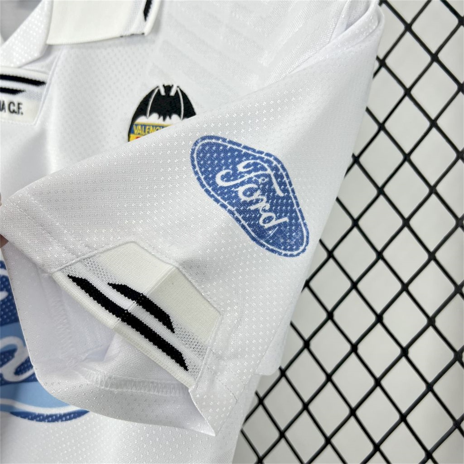 Retro Valencia 1995-96 Home Jersey - ReplicasJersey