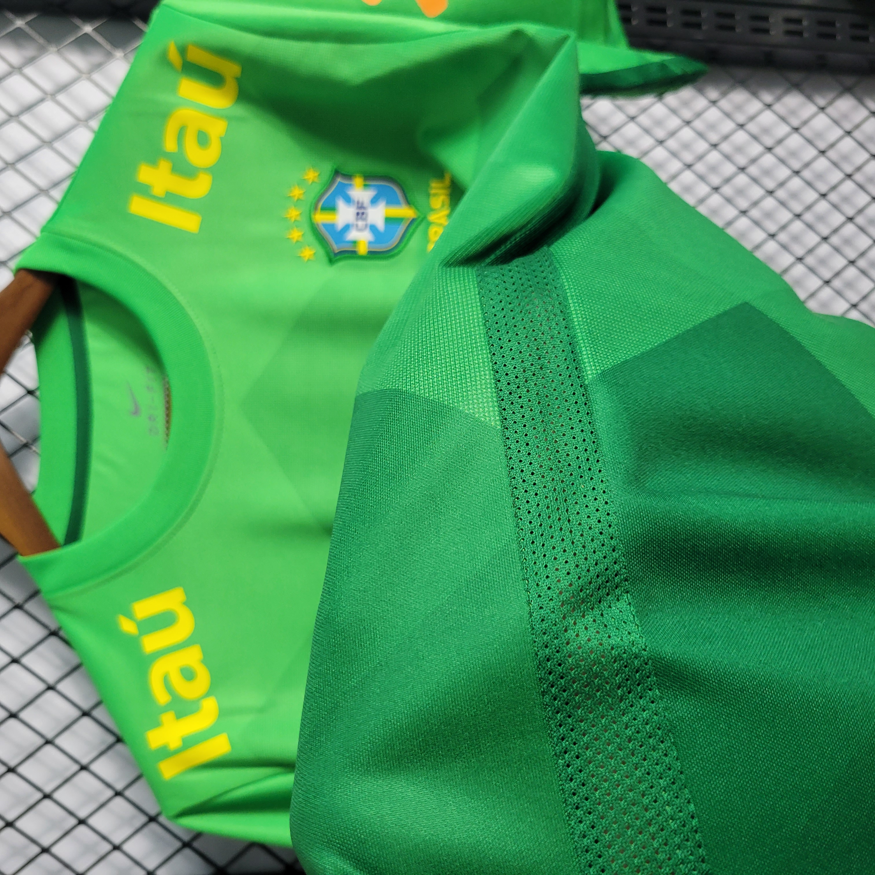 Retro Brazil 2020 Green Training Jersey - ReplicasJersey