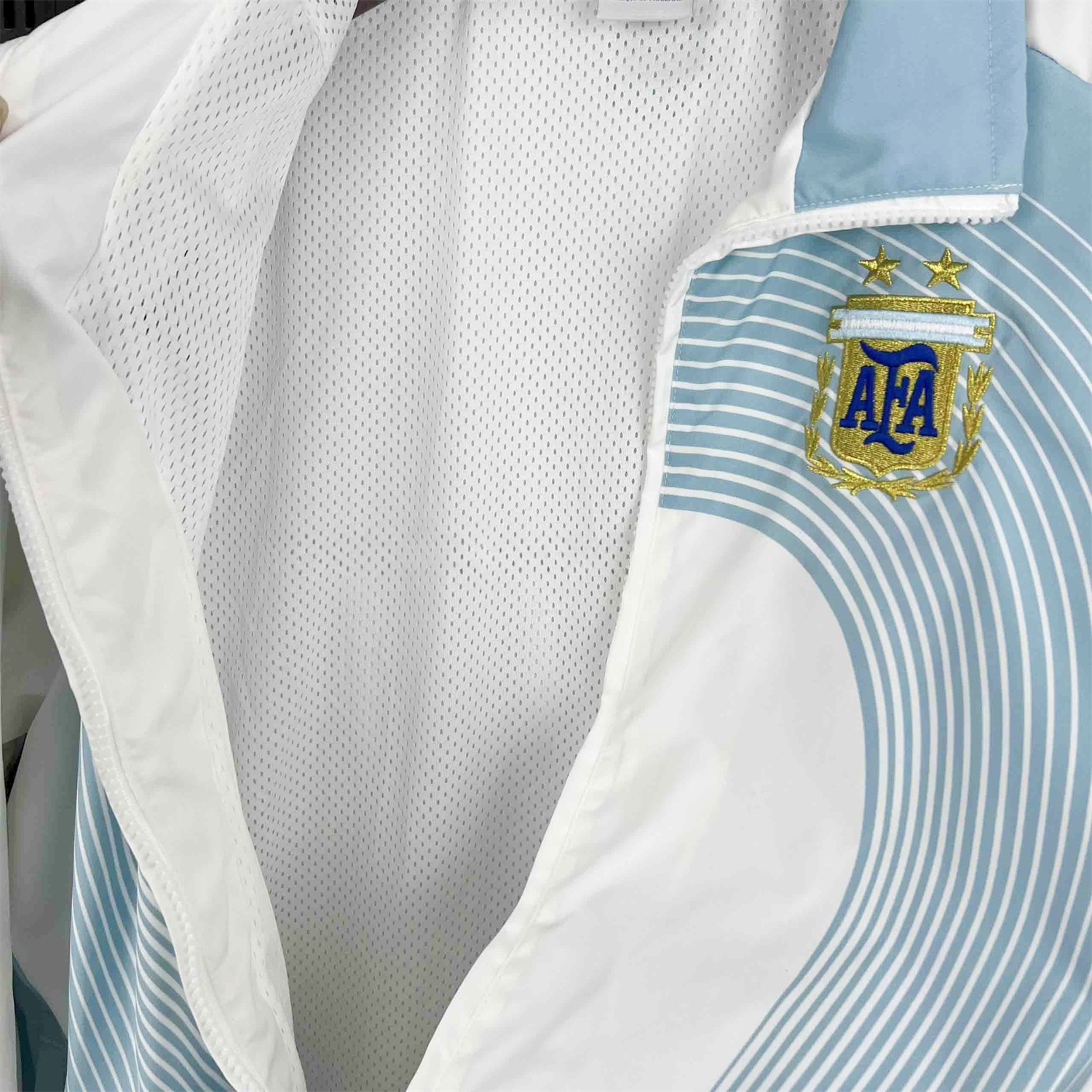 Argentina 25-26 Throwback Windbreaker Jacket - White with Blue Lines - ReplicasJersey