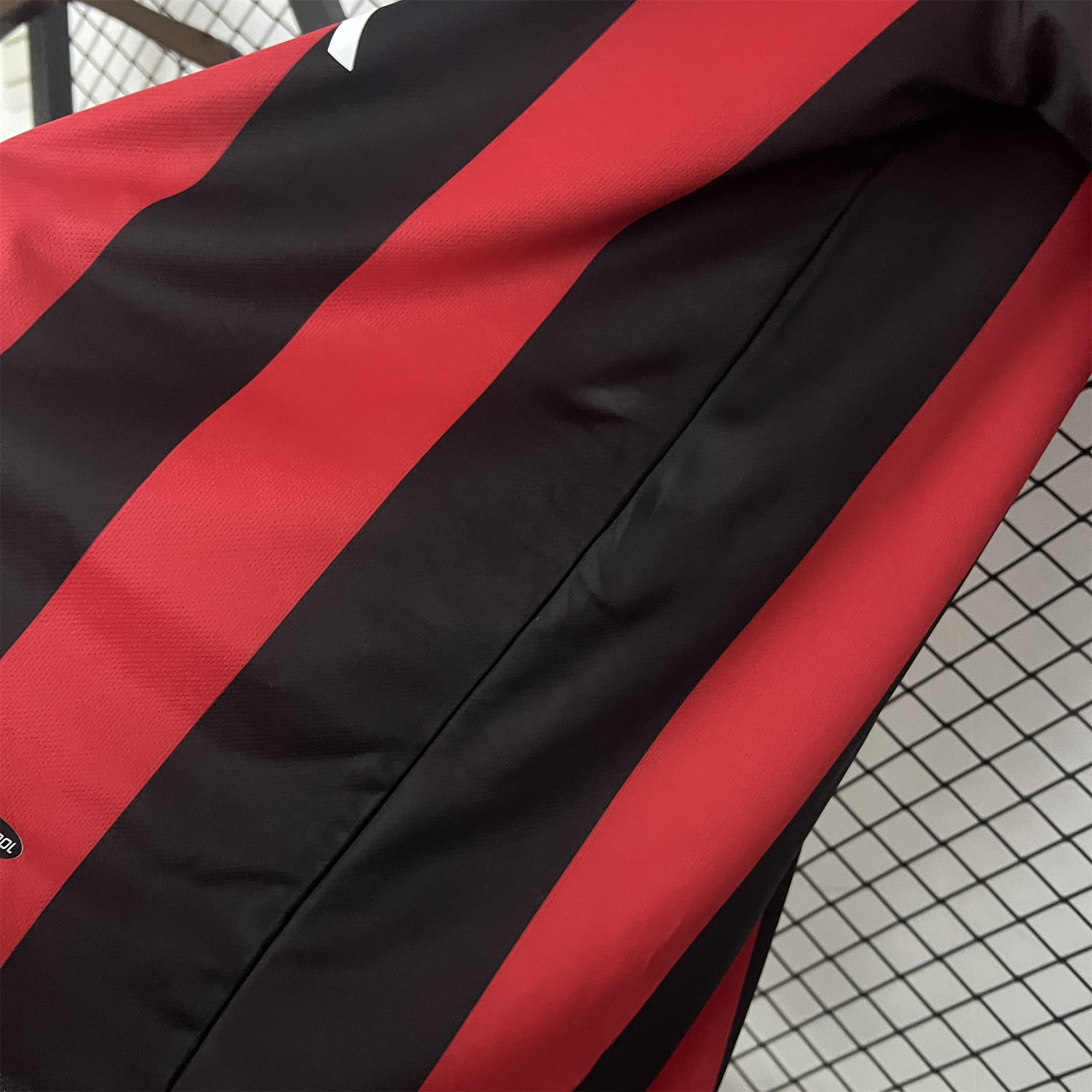Retro AC Milan 2003-04 Home Jersey - ReplicasJersey