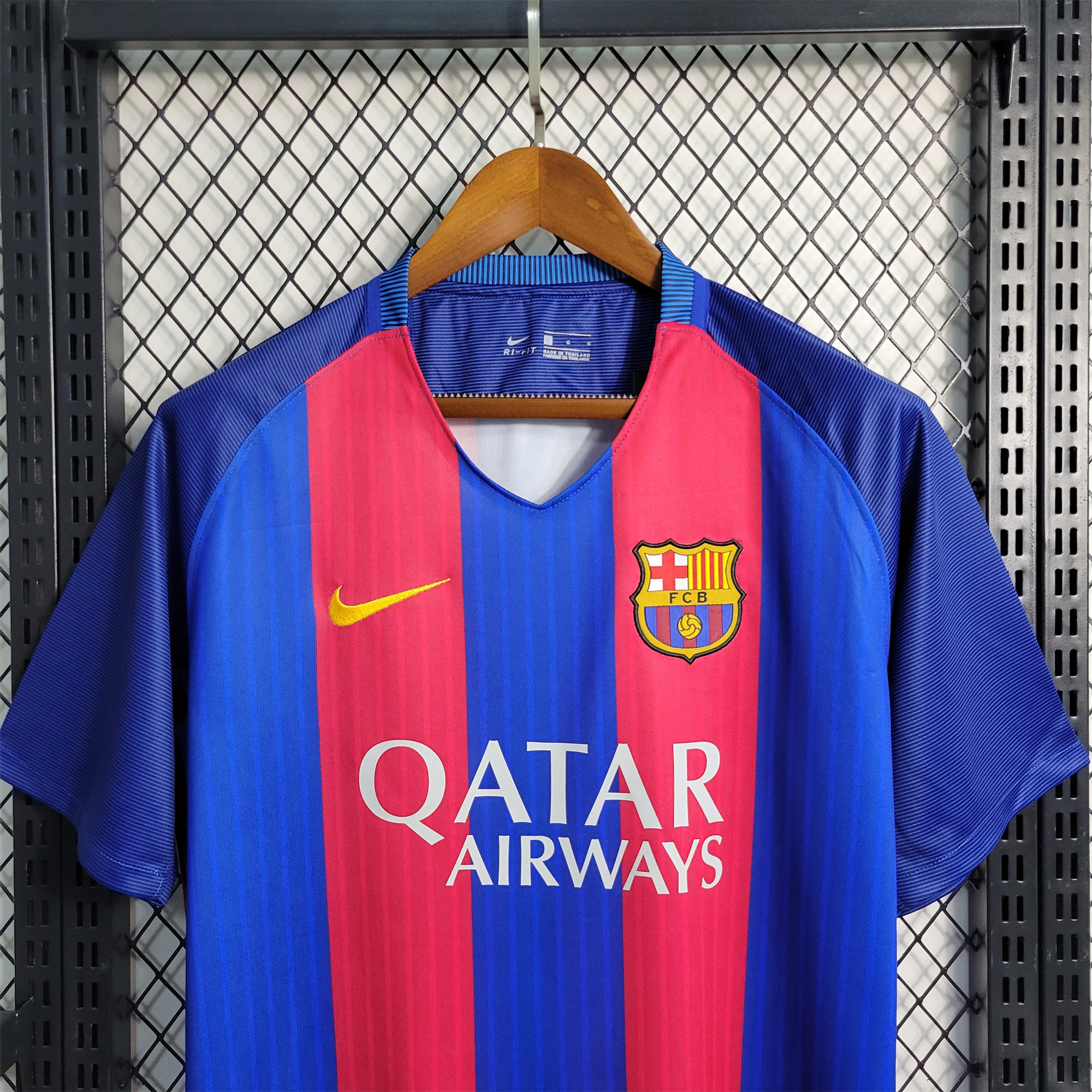 B.A.R.S.A Retro 16-17 Home Stadium Jersey - ReplicasJersey