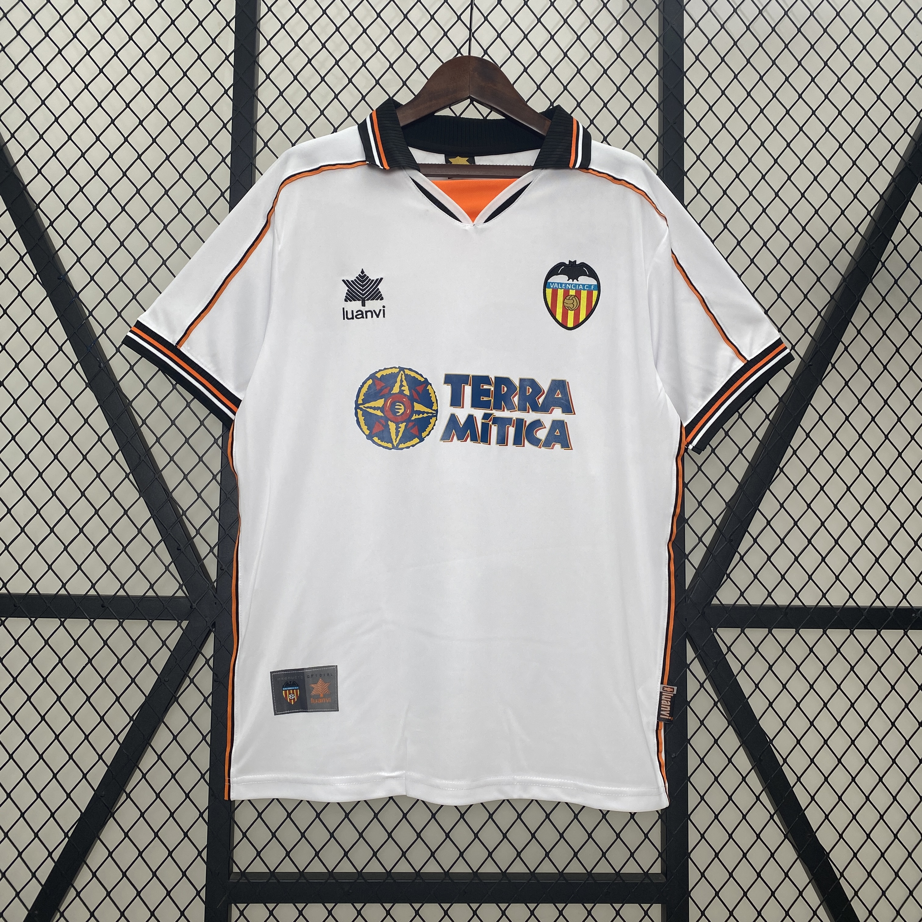 Retro Valencia 1999-00 Home Jersey - ReplicasJersey