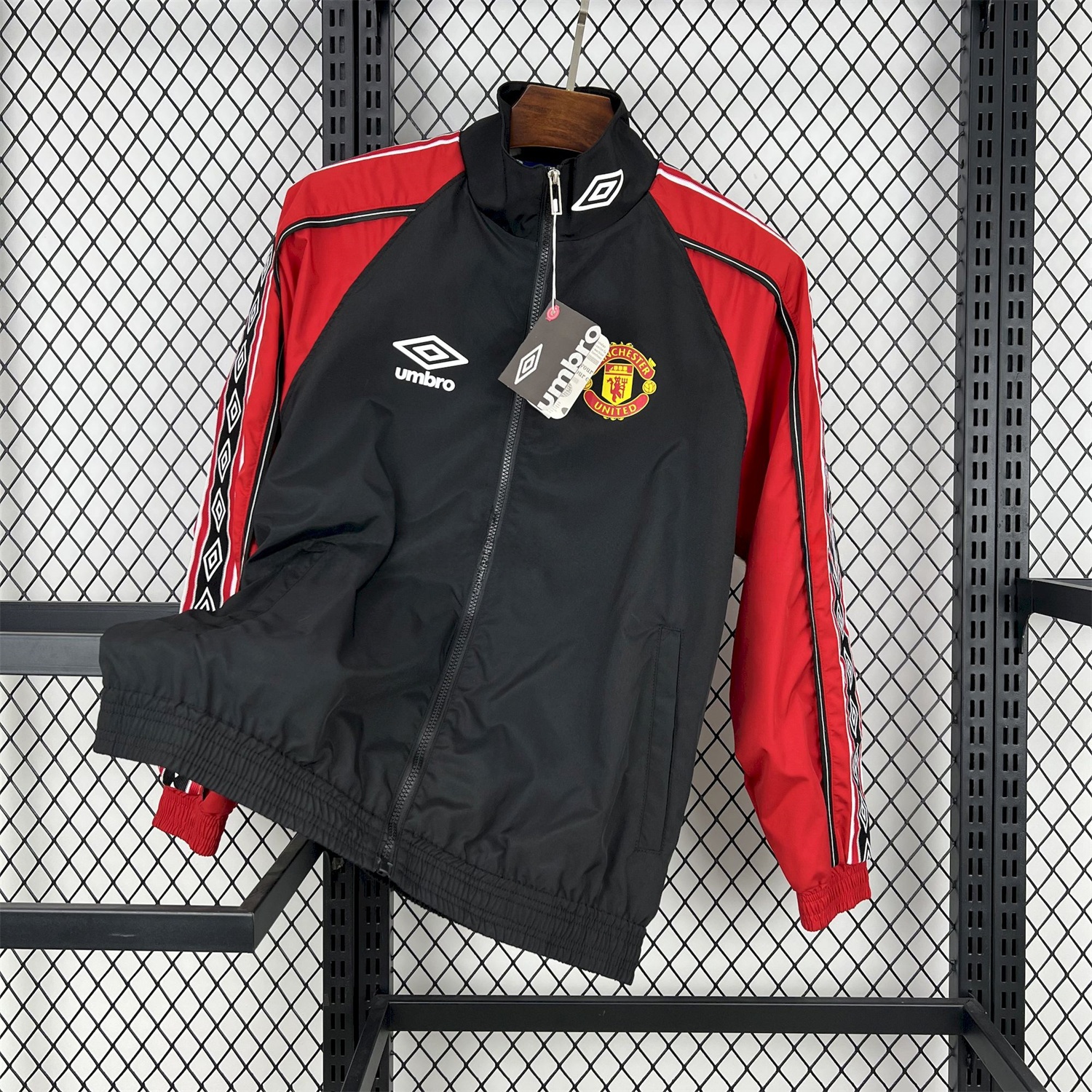 Manchester United Retro 1998-99 Throwback Windbreaker Jacket - Black and Red - ReplicasJersey