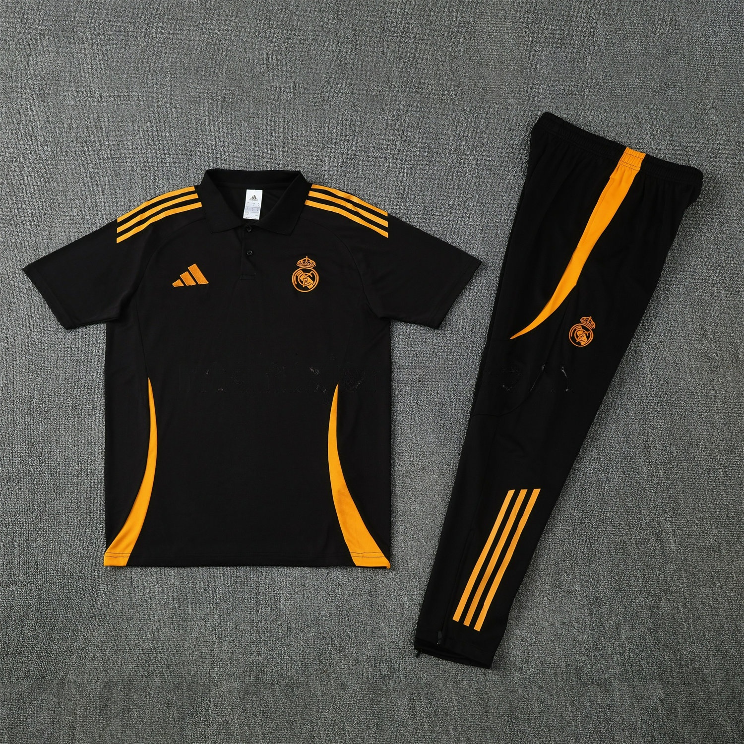 Real Madrid 25-26 POLO Short-Sleeve Training Set - Black Top and Pants with Yellow Stripes - ReplicasJersey