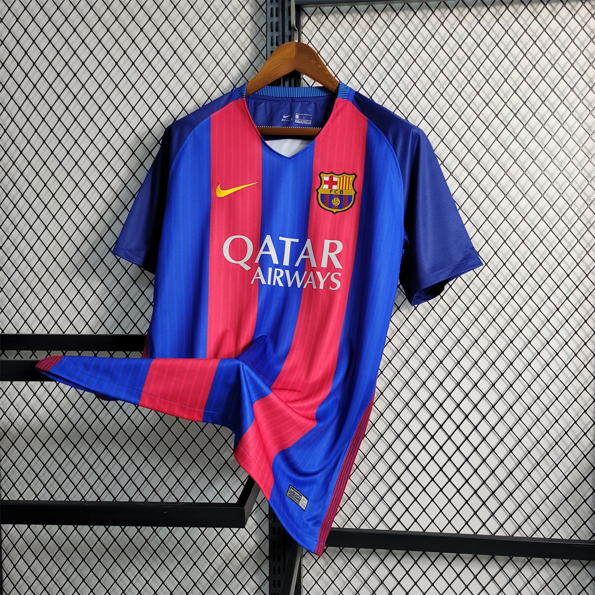 B.A.R.S.A Retro 16-17 Home Stadium Jersey - ReplicasJersey