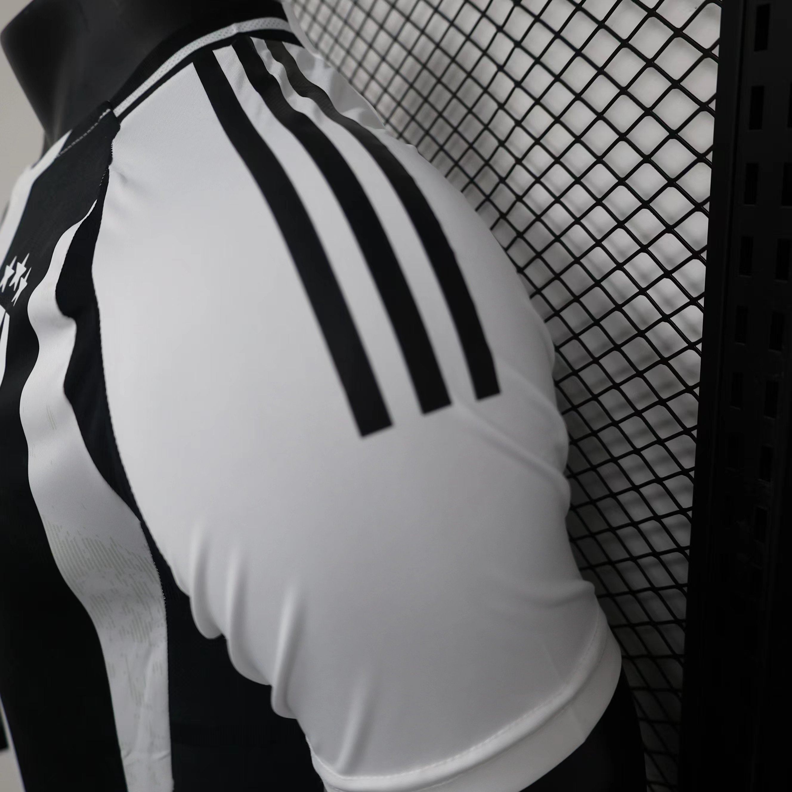 Juventus 24-25 Home Jersey - Player Version - ReplicasJersey