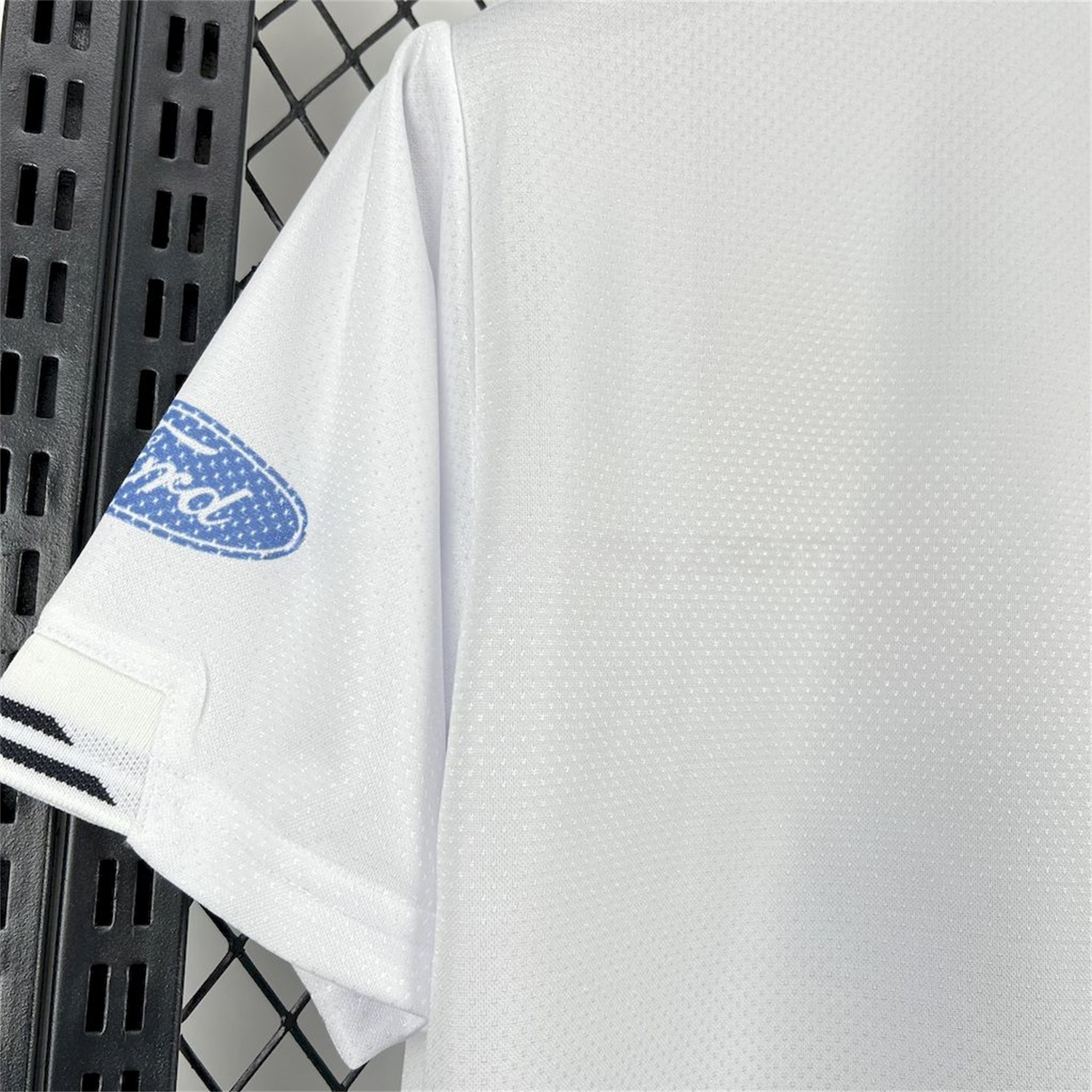 Retro Valencia 1995-96 Home Jersey - ReplicasJersey