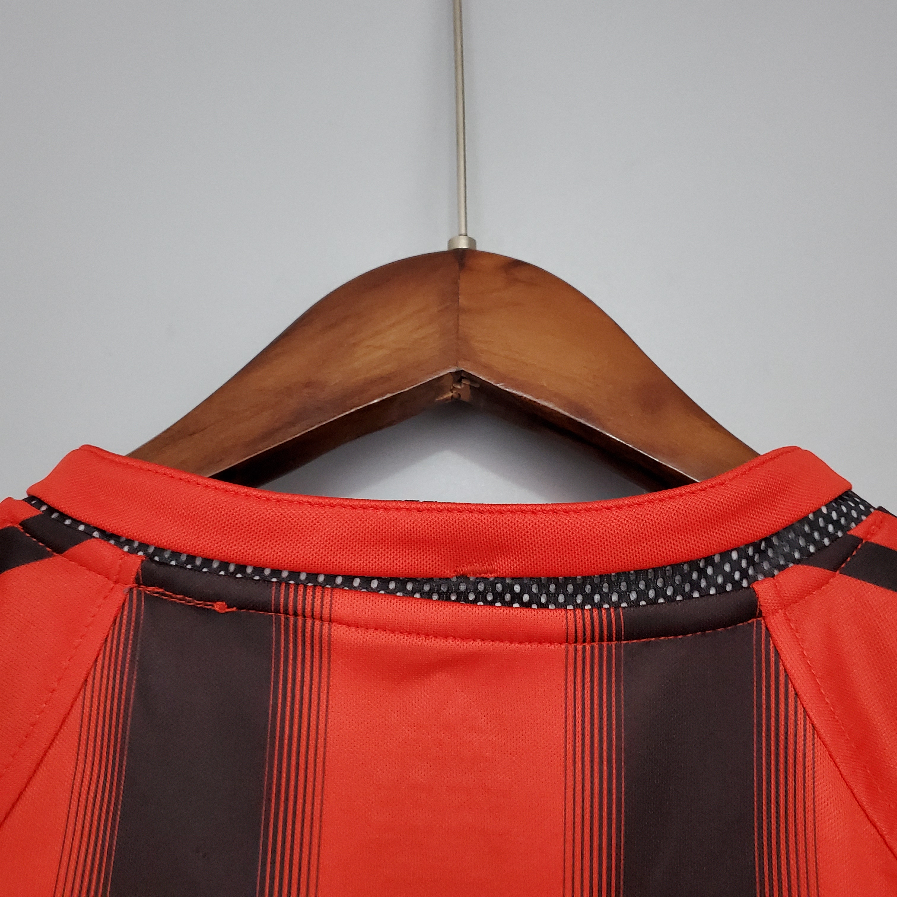 Retro AC Milan 04-05 Home Stadium Jersey - ReplicasJersey