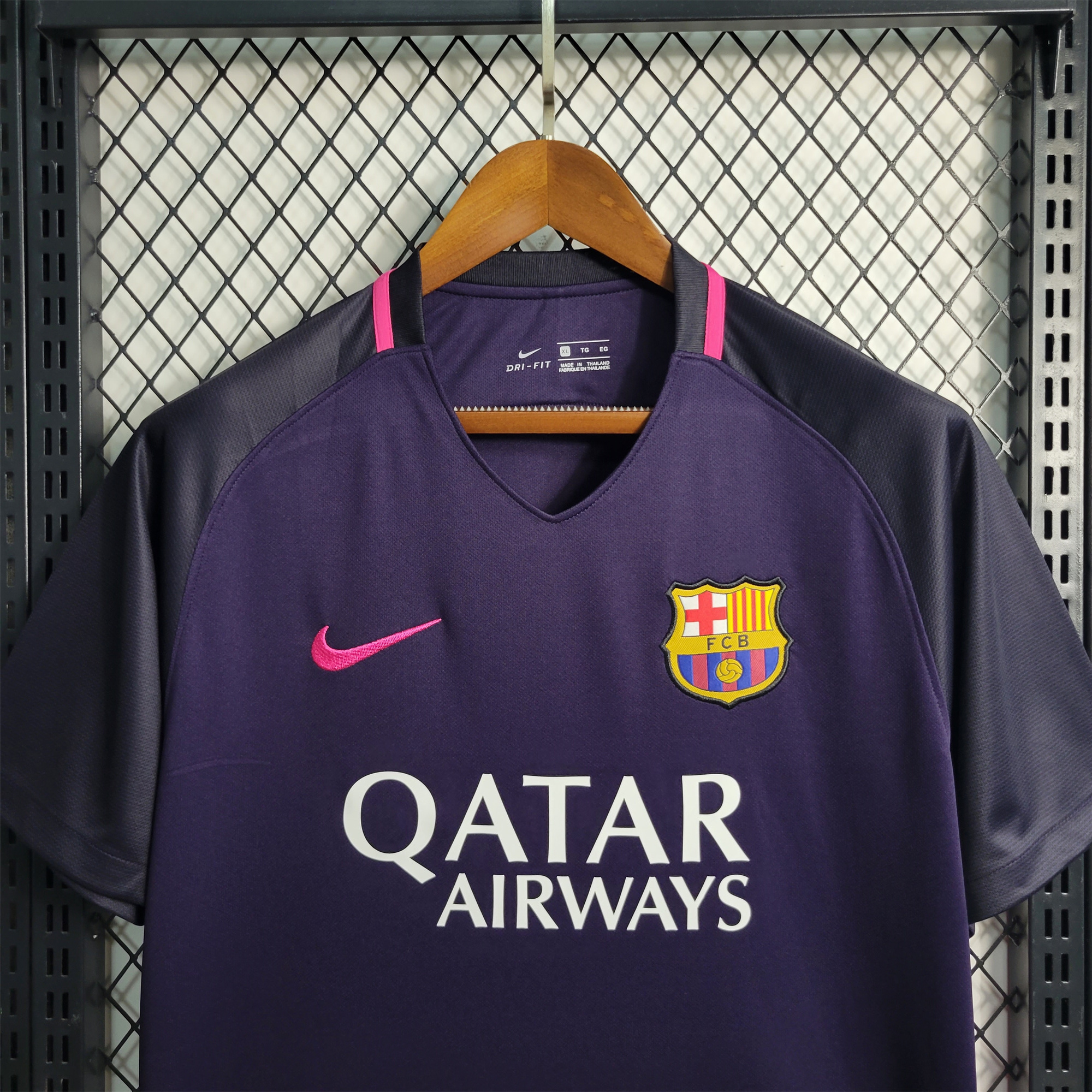 B.A.R.S.A Retro 16-17 Away Stadium Jersey - ReplicasJersey