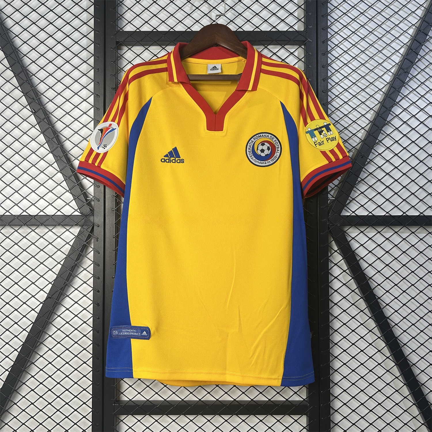 Retro Romania 2000 Home Jersey - ReplicasJersey