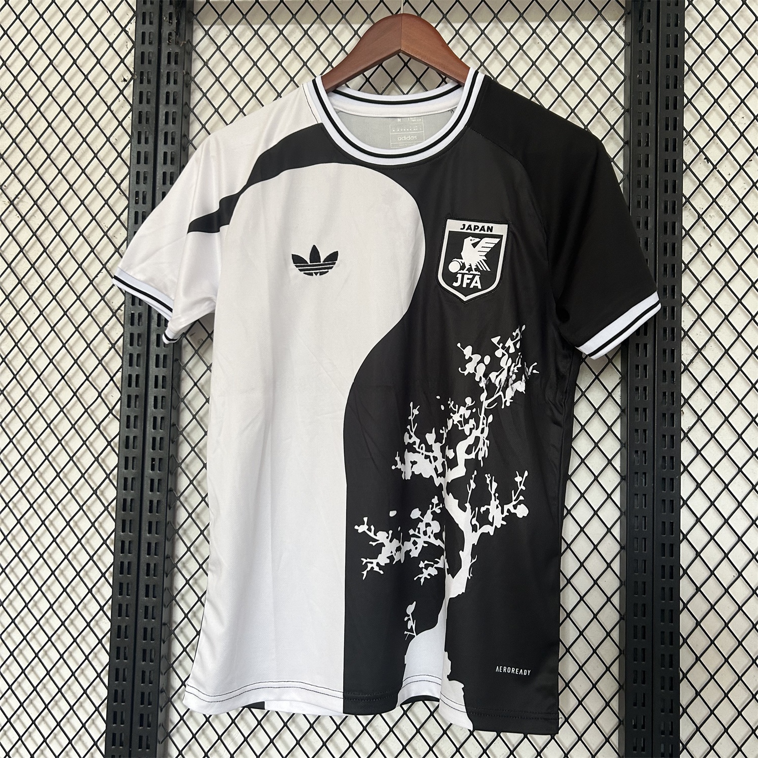Japan 25-26 Tree Half Black And Half White Special Jersey - Fans Version - ReplicasJersey