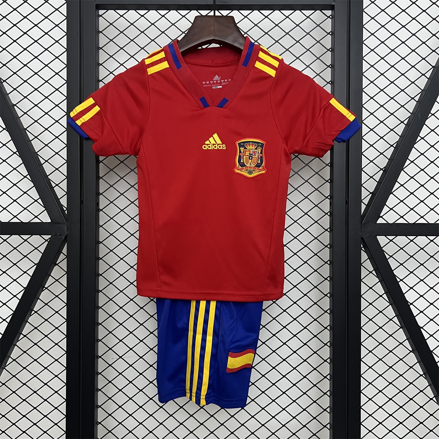 Retro Spain 2010 Home Kids Kit - ReplicasJersey