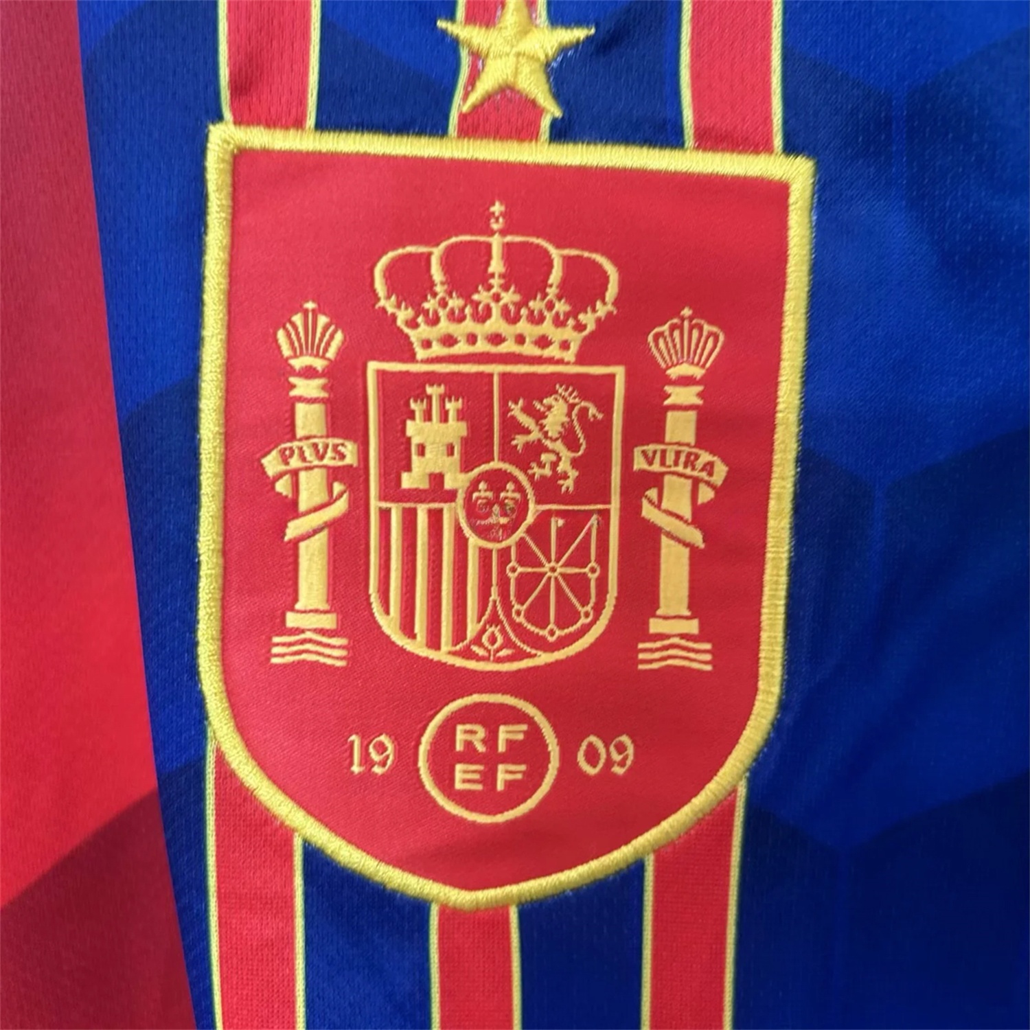 Spain 25-26 Red and Blue Throwback Style Jersey - Fans Version - ReplicasJersey