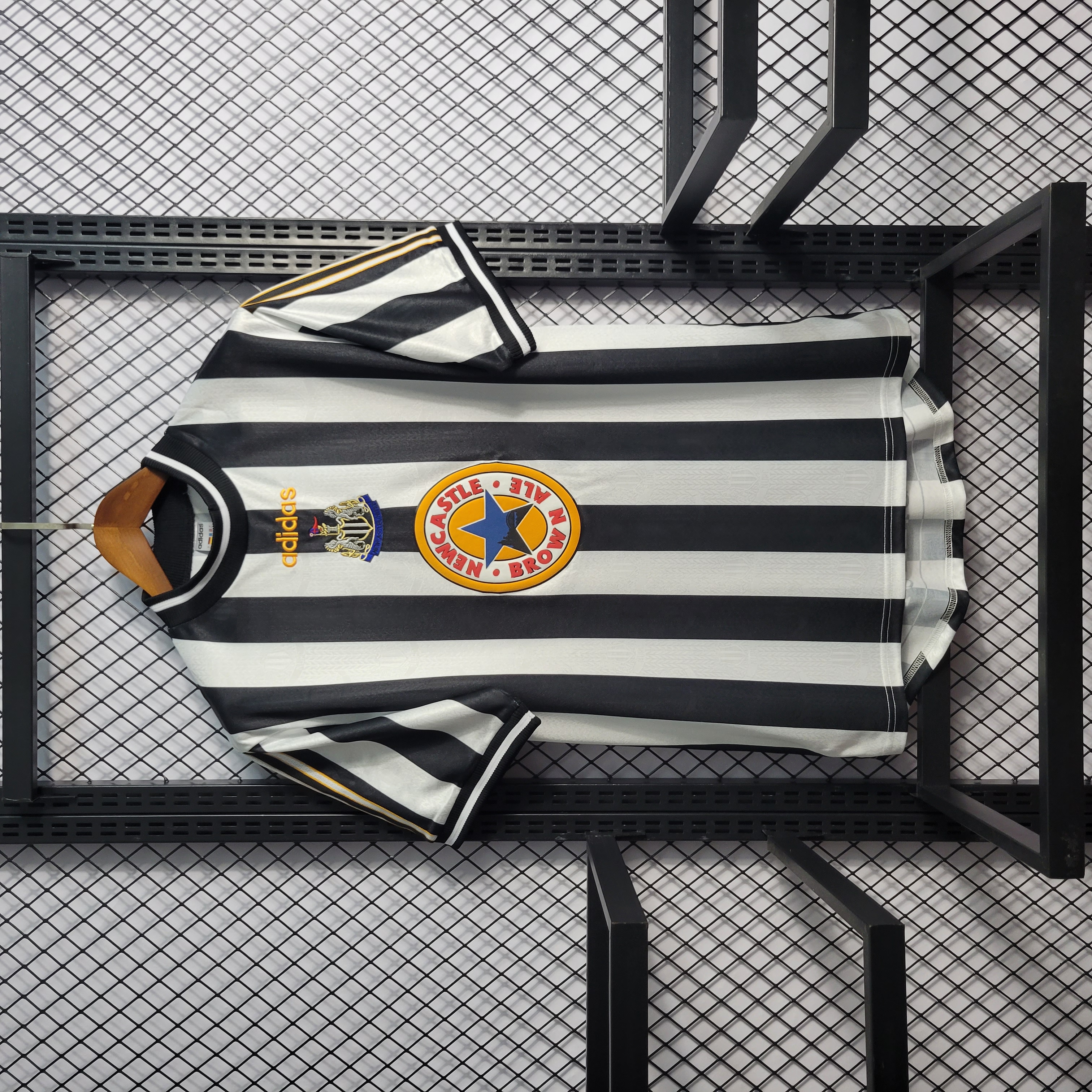 Retro Newcastle United 1995-97 Home Stadium Jersey - ReplicasJersey