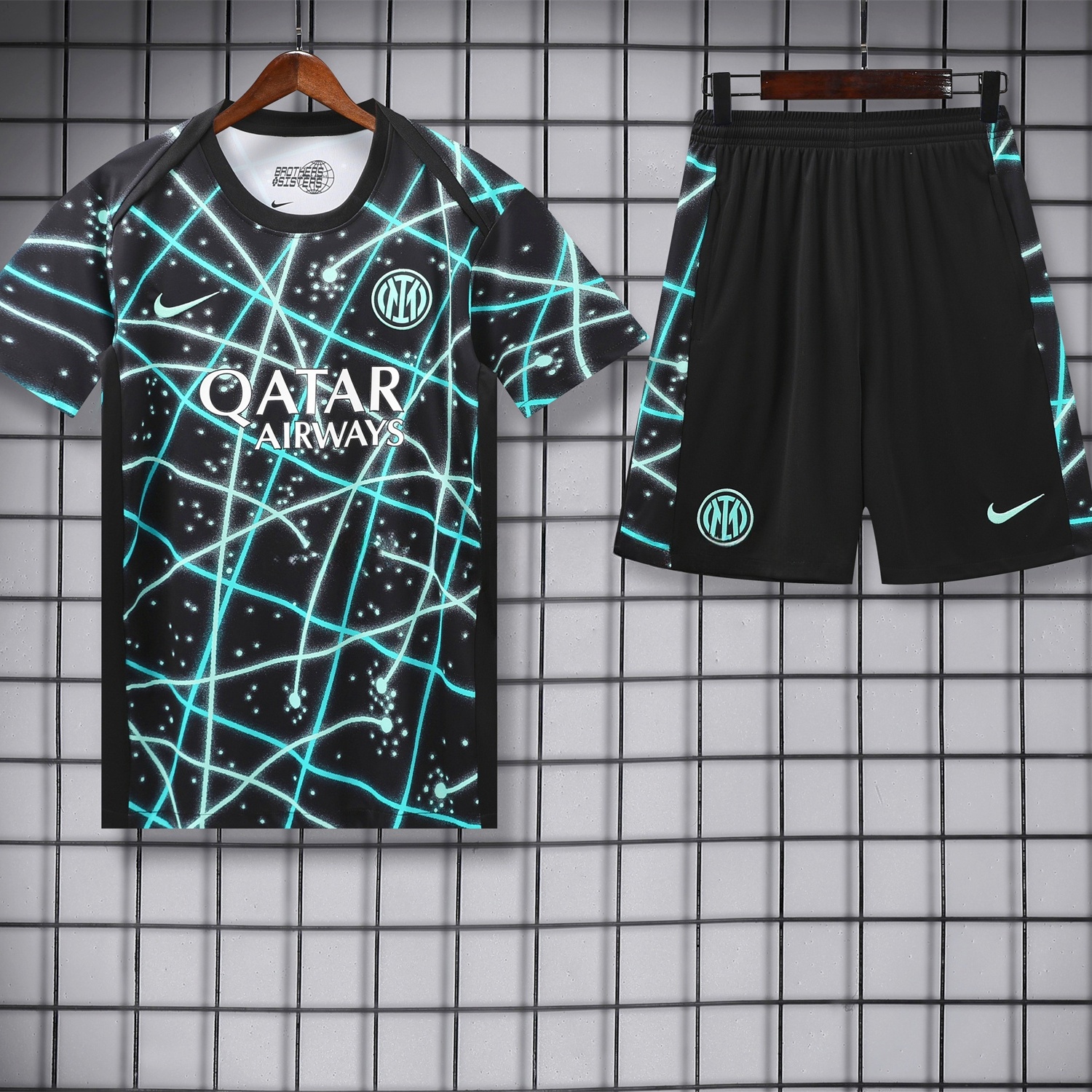 Inter Milan 25-26 Short-Sleeve Training Set - Blue Fluorescent Rays Black Top & Black Shorts - ReplicasJersey