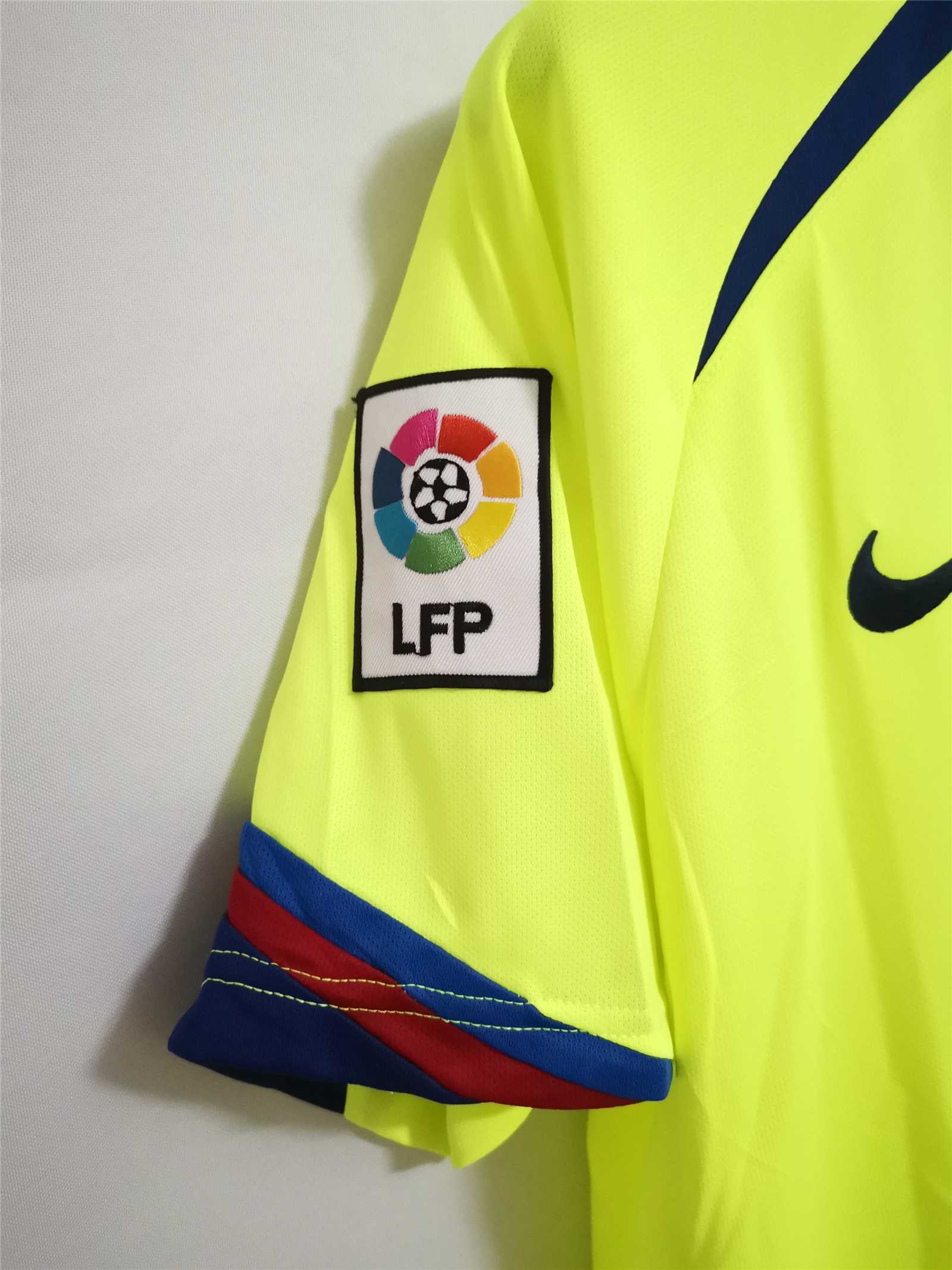 B.A.R.S.A Retro 05-06 Away Jersey - ReplicasJersey