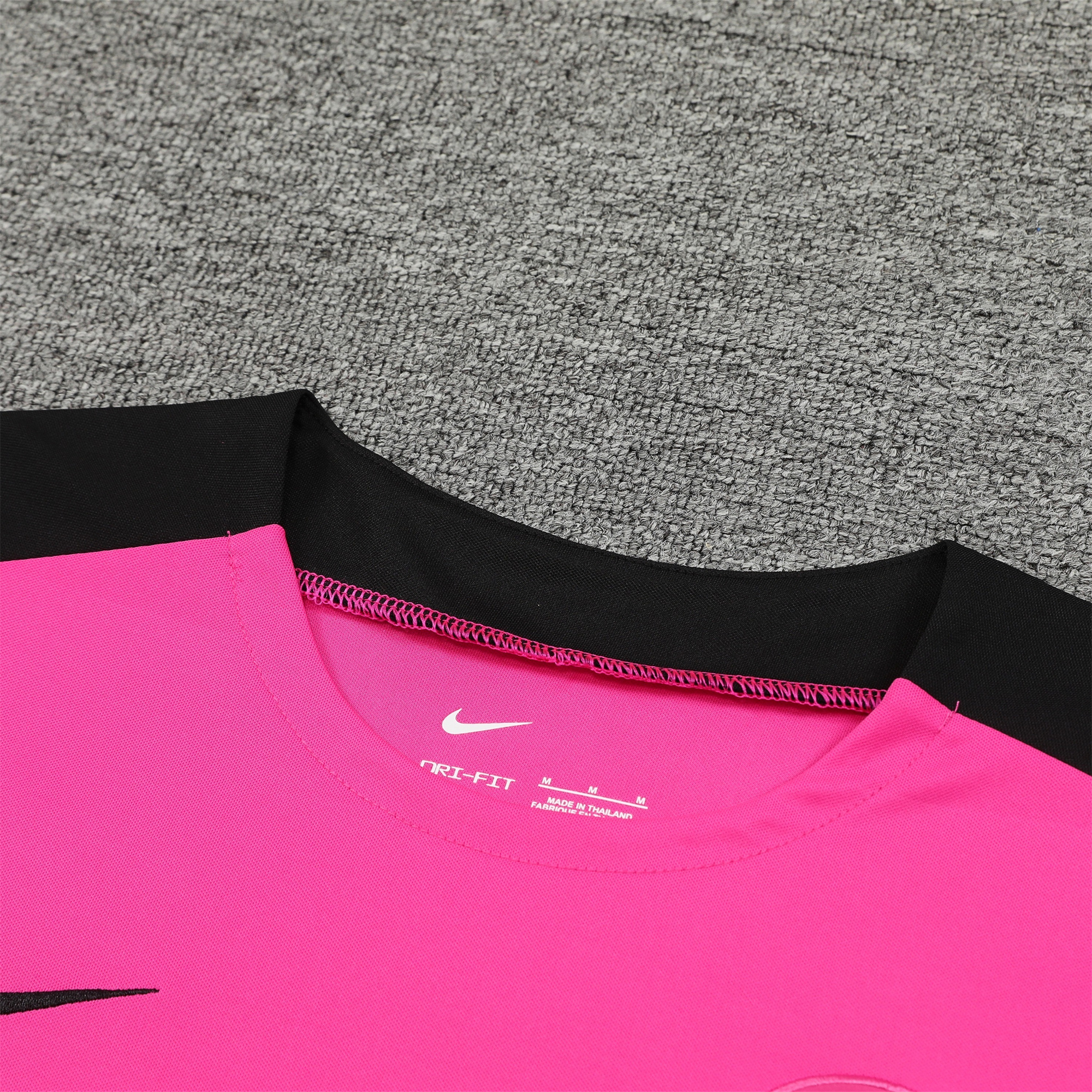 CHELSEA 24-25 Short-Sleeve Training Set - Pink Top & Black Shorts - ReplicasJersey