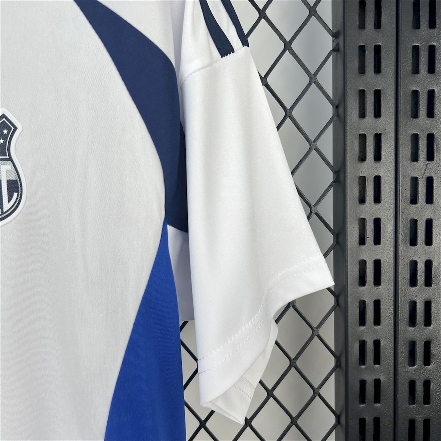 Emelec 25-26 Away Jersey - Fans Version - ReplicasJersey