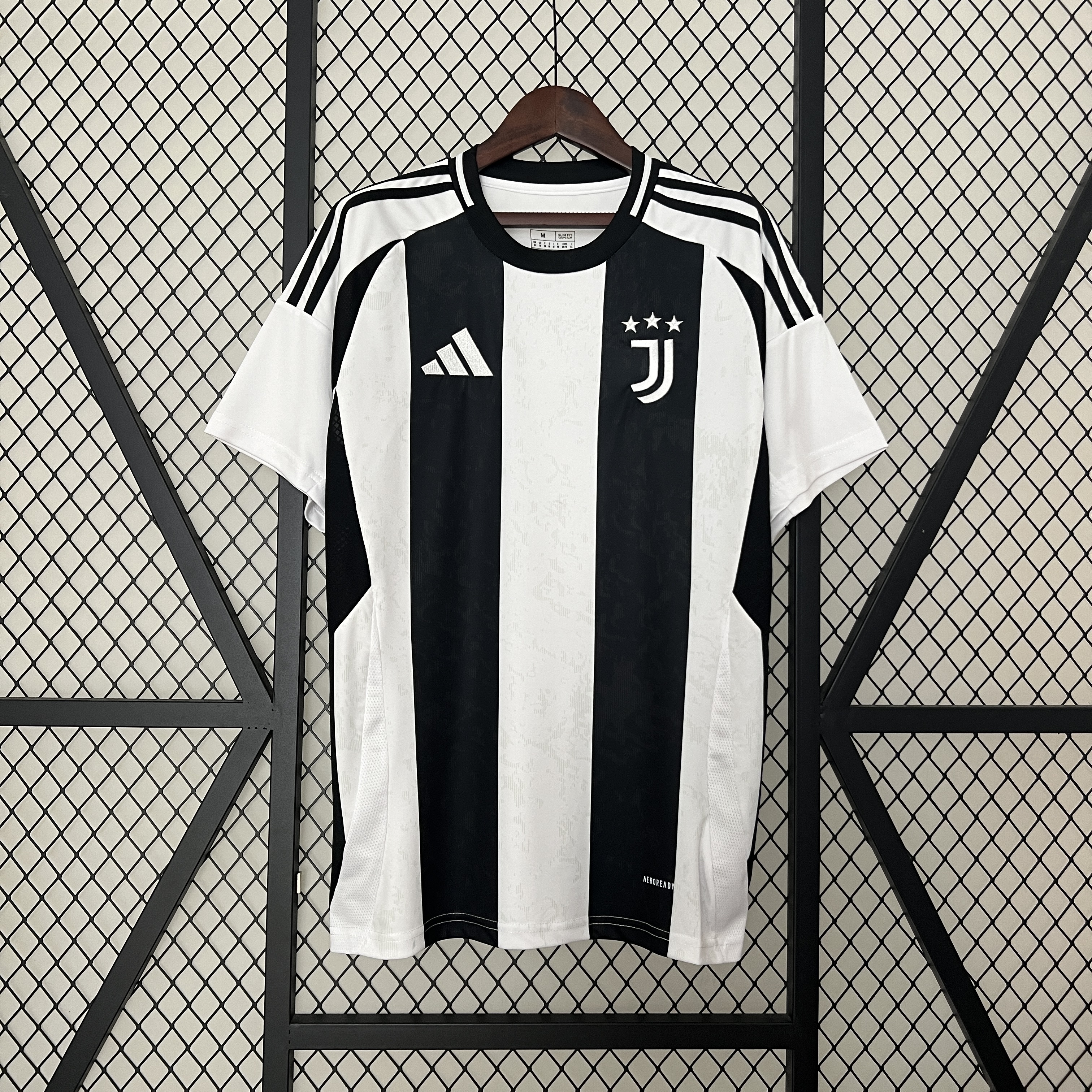 Juventus 24-25 Home Stadium Jersey - Fans Version - ReplicasJersey