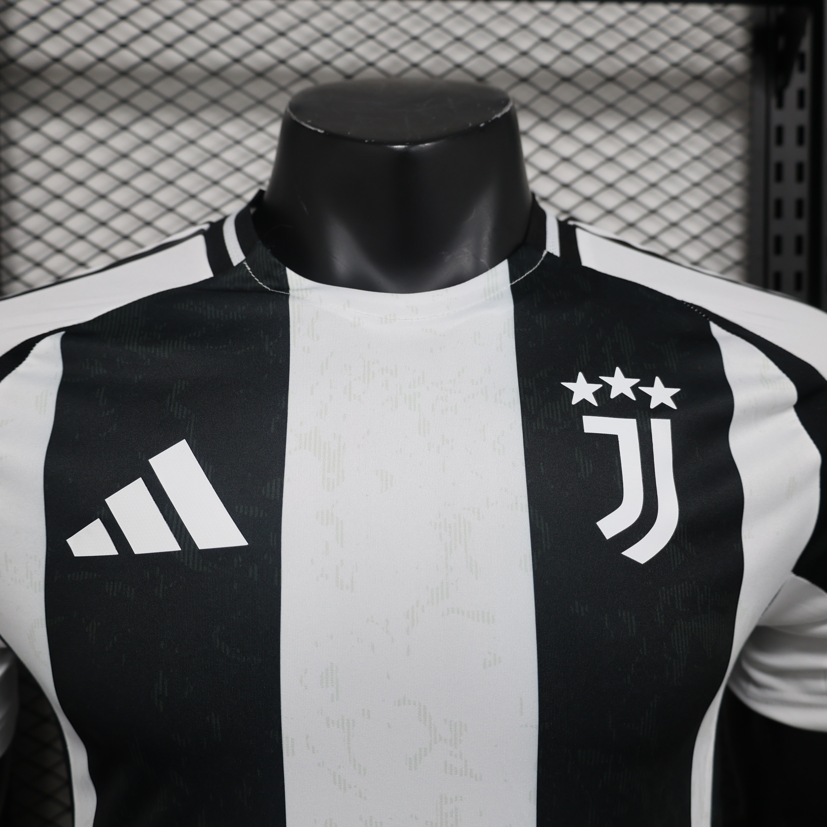 Juventus 24-25 Home Jersey - Player Version - ReplicasJersey