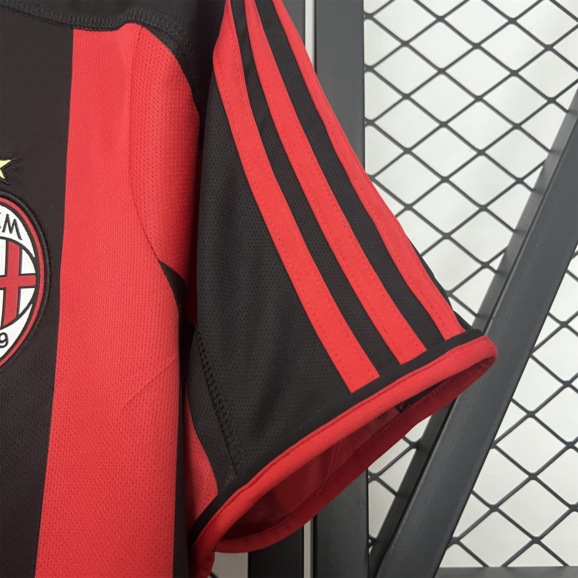 Retro AC Milan 2003-04 Home Jersey - ReplicasJersey