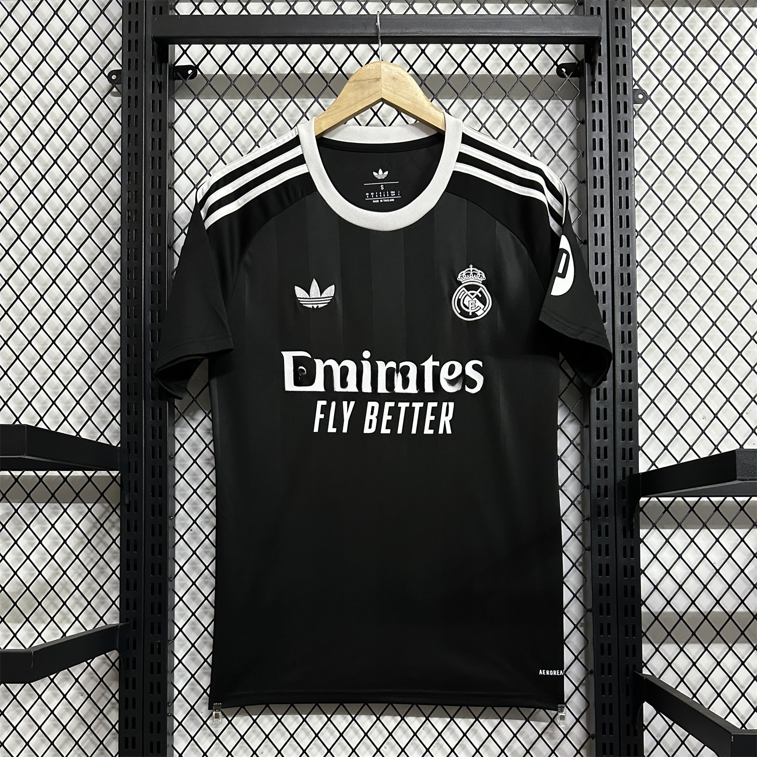 Real Madrid 25-26 Black Terrace Goalkeeper Jersey - Fans Version - ReplicasJersey