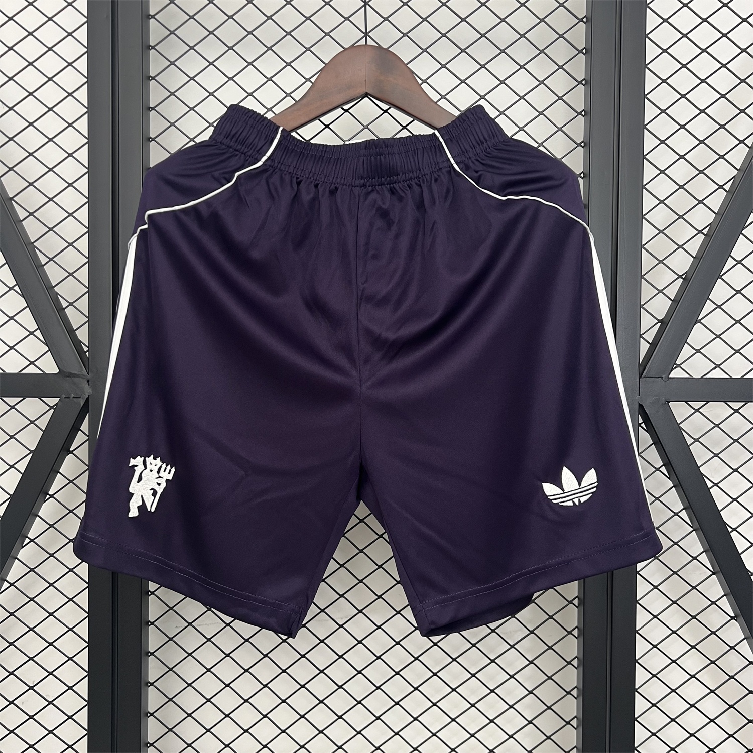 Manchester United 25-26 Away Purple Shorts - Fans Version - ReplicasJersey