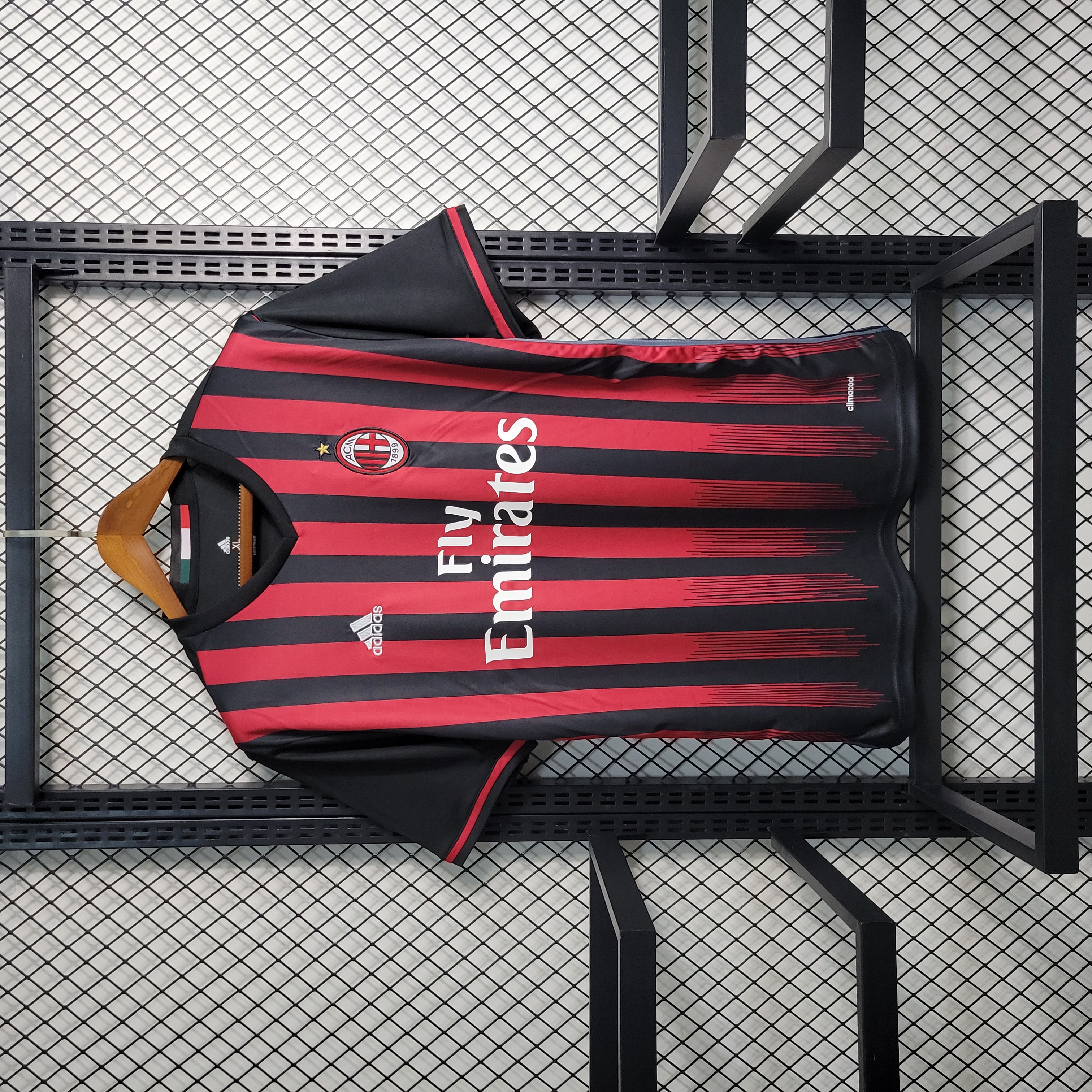 Retro AC Milan 2016-17 Home Stadium Jersey - ReplicasJersey