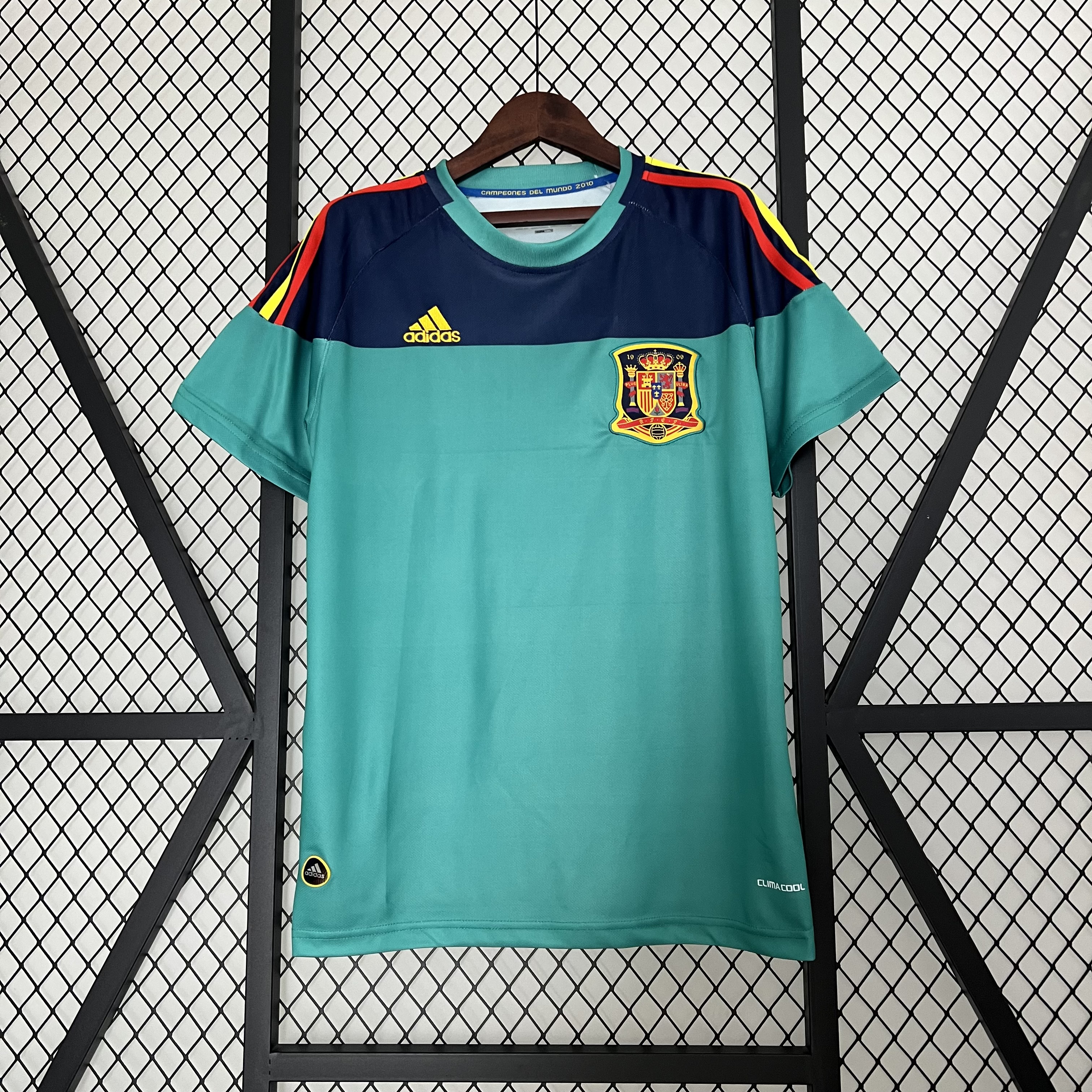 Retro Spain 2010 Green Goalkeeper Jersey - ReplicasJersey