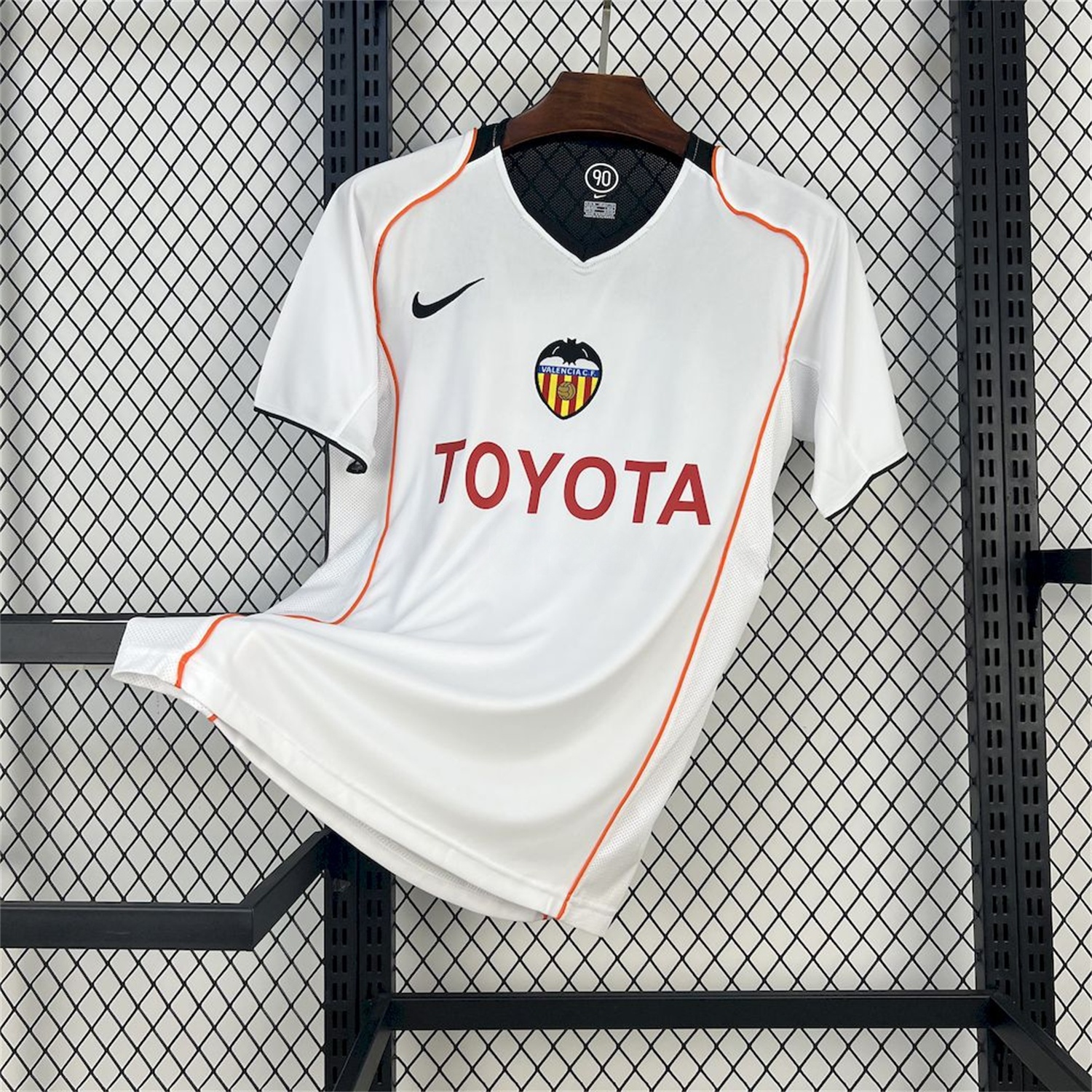 Retro Valencia 2004-05 Home Jersey - ReplicasJersey