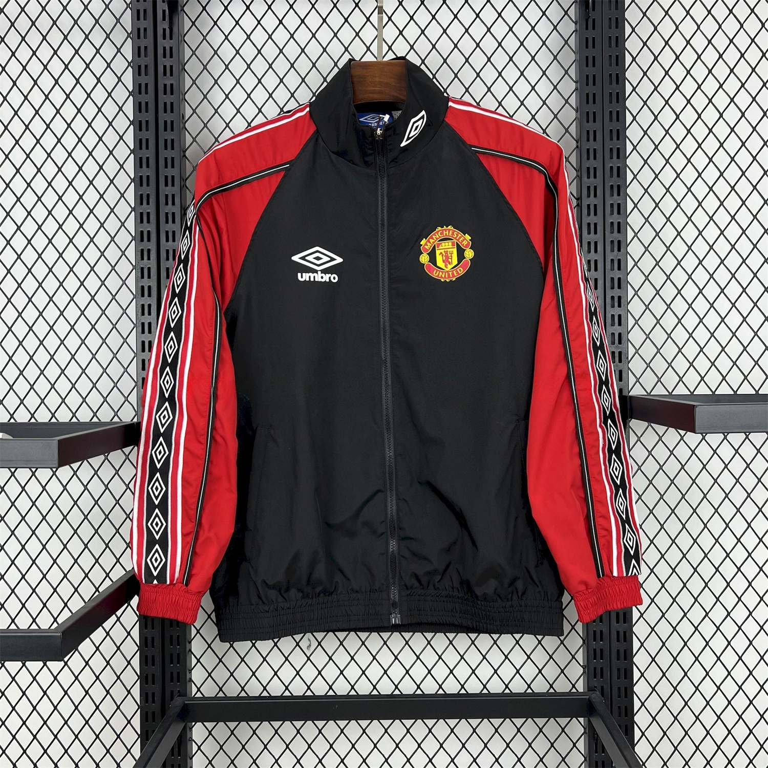 Manchester United Retro 1998-99 Throwback Windbreaker Jacket - Black and Red - ReplicasJersey