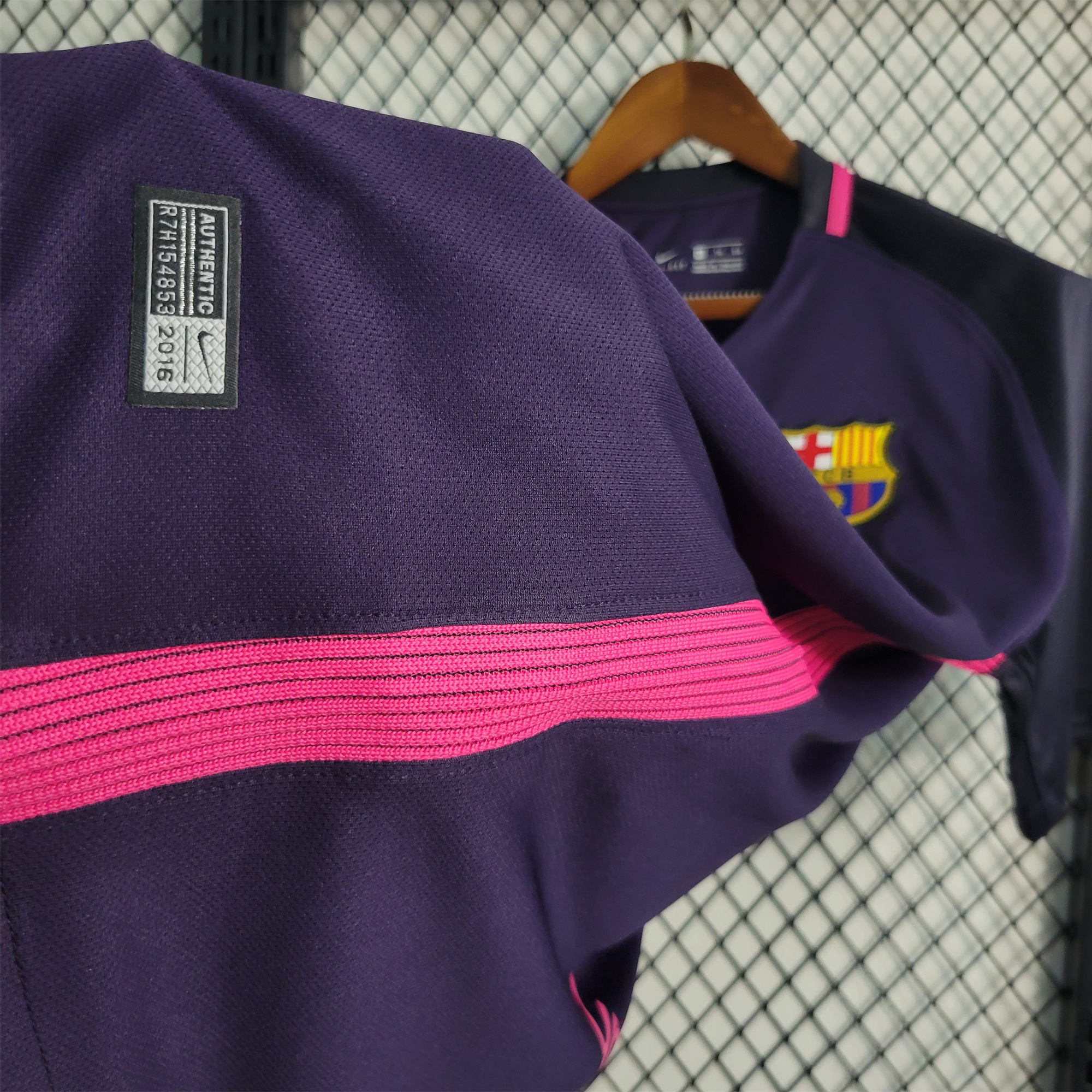 B.A.R.S.A Retro 16-17 Away Stadium Jersey - ReplicasJersey