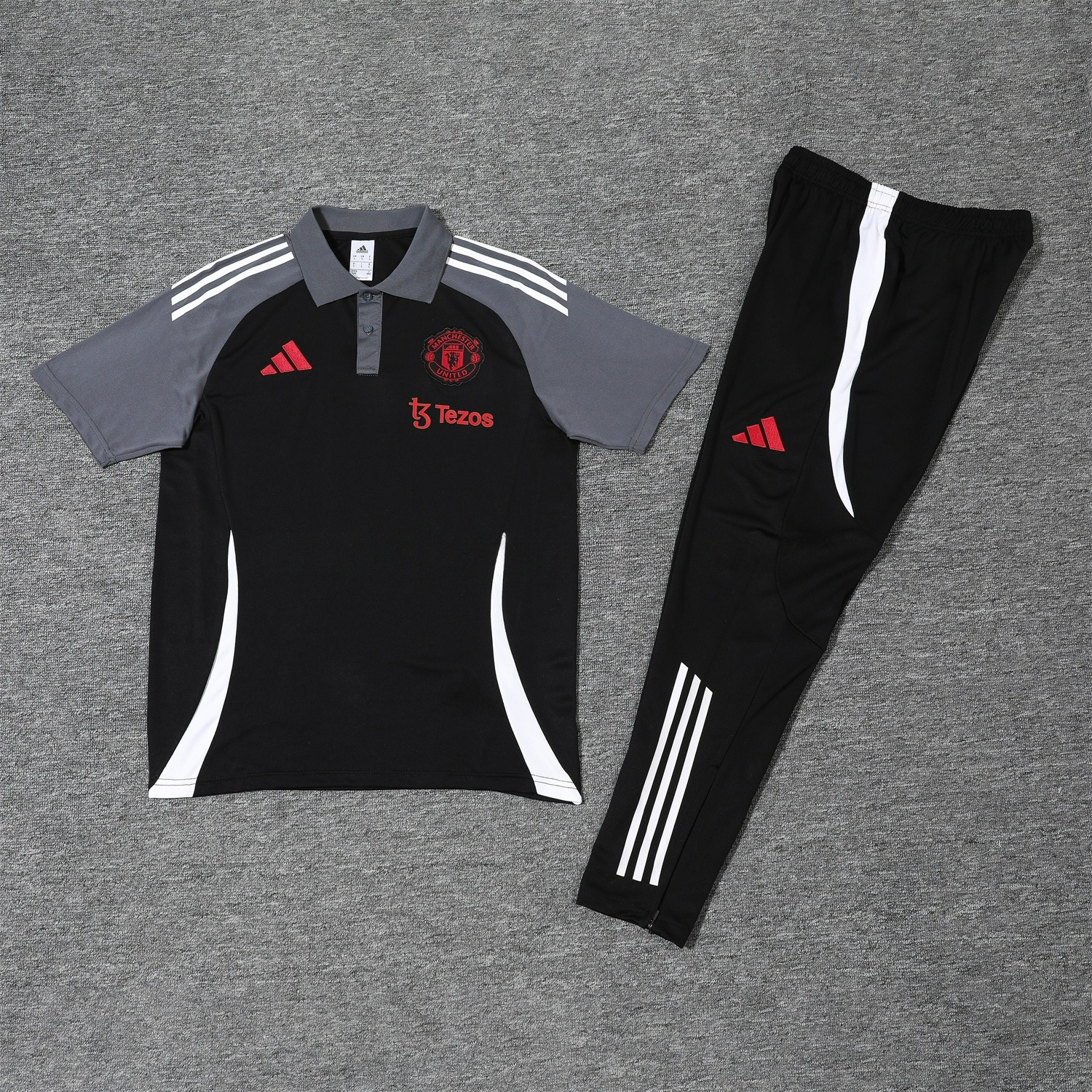 Manchester United 25-26 POLO Short-Sleeve Training Set - Black Top and Pants with White Stripes - ReplicasJersey