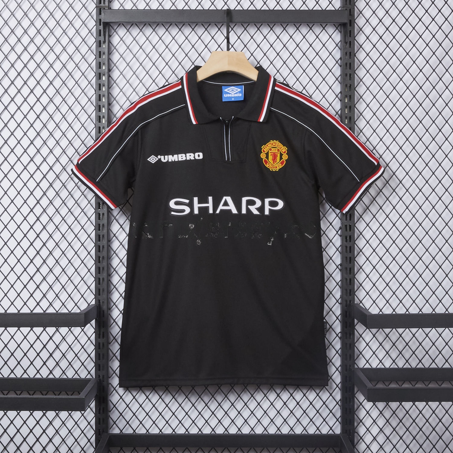 Manchester United Retro 1998-99 Black Jersey - ReplicasJersey