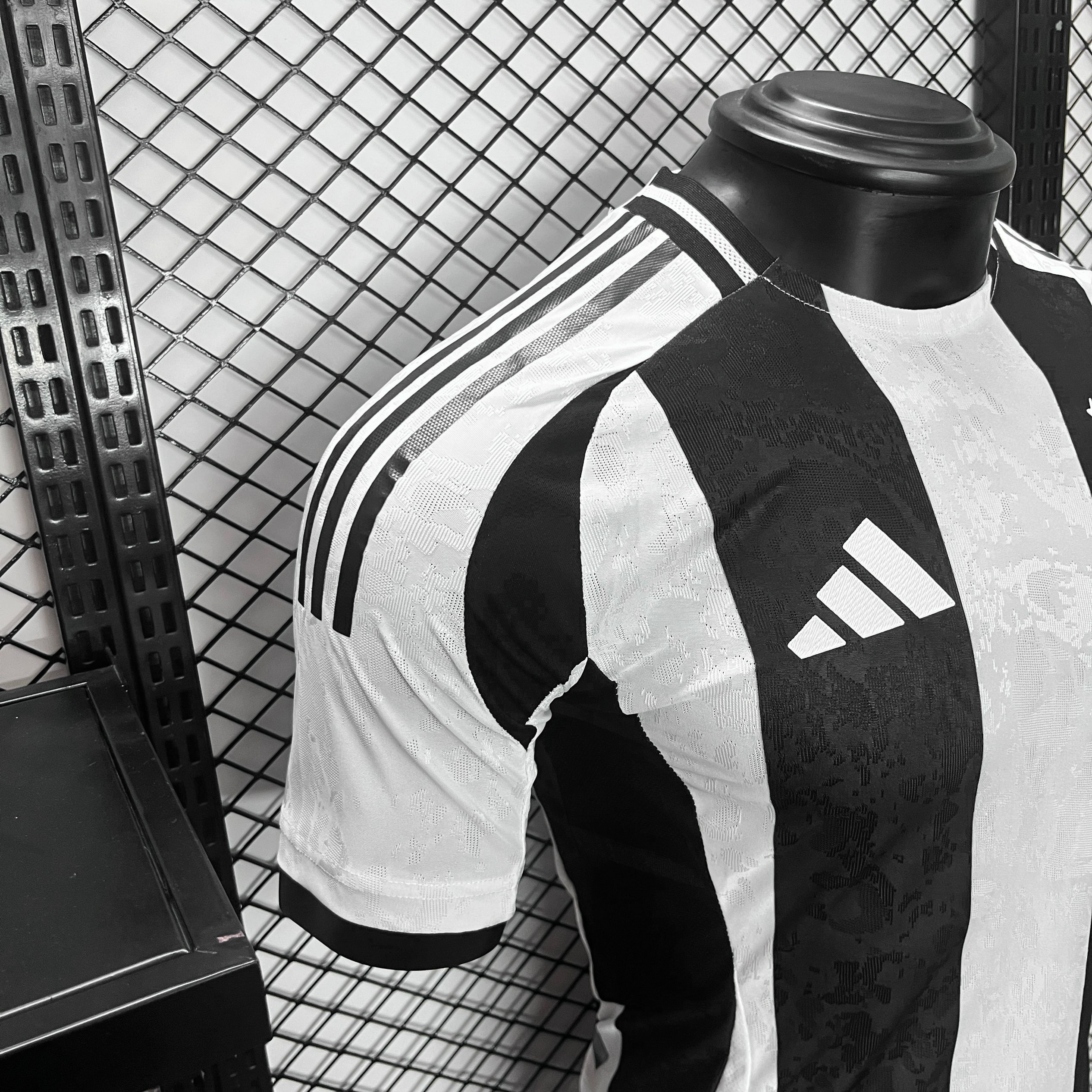 Juventus 24-25 Home Stadium Jersey - Player Version - ReplicasJersey