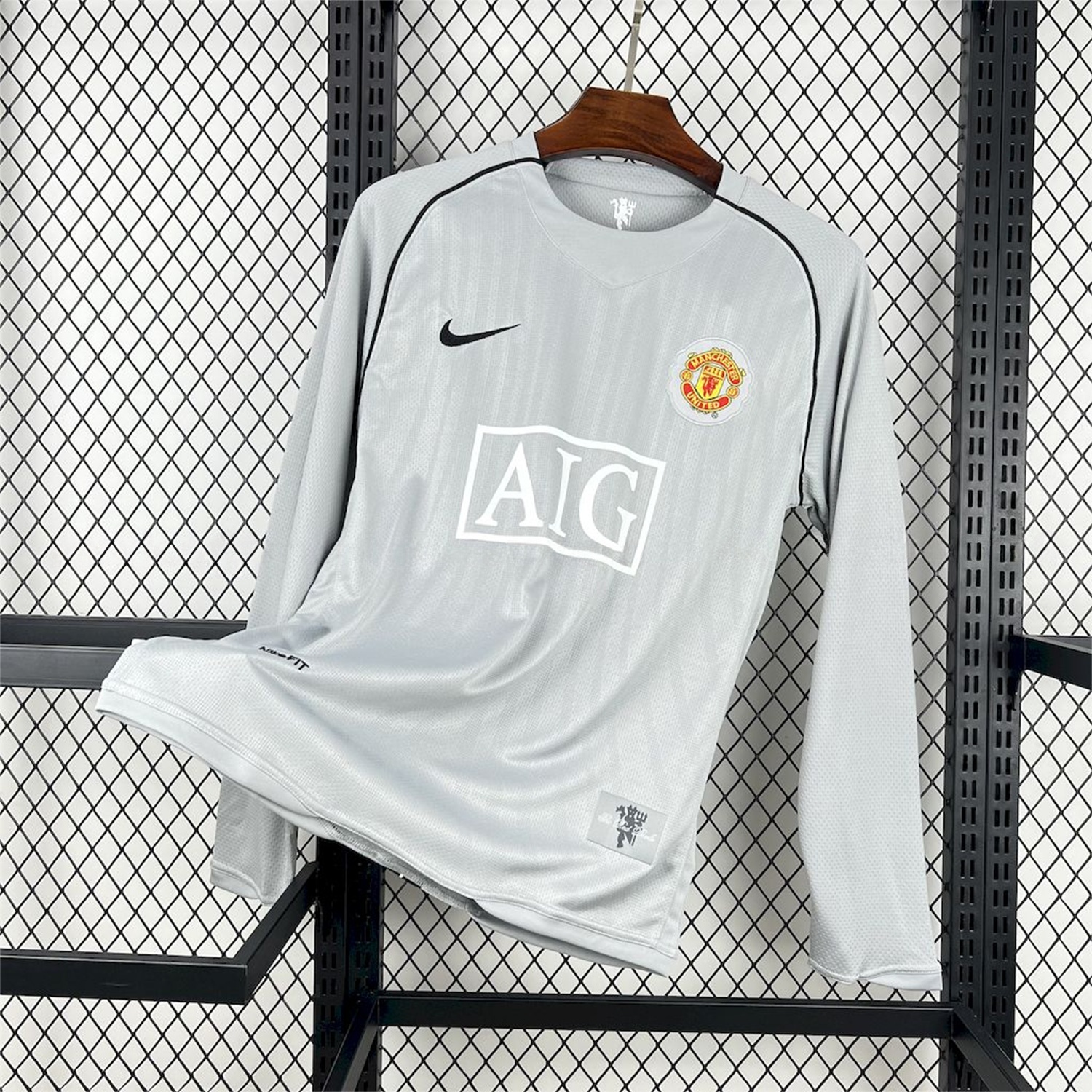 Manchester United Retro 2007-08 Grey Goalkeeper Long Sleeves Jersey - ReplicasJersey