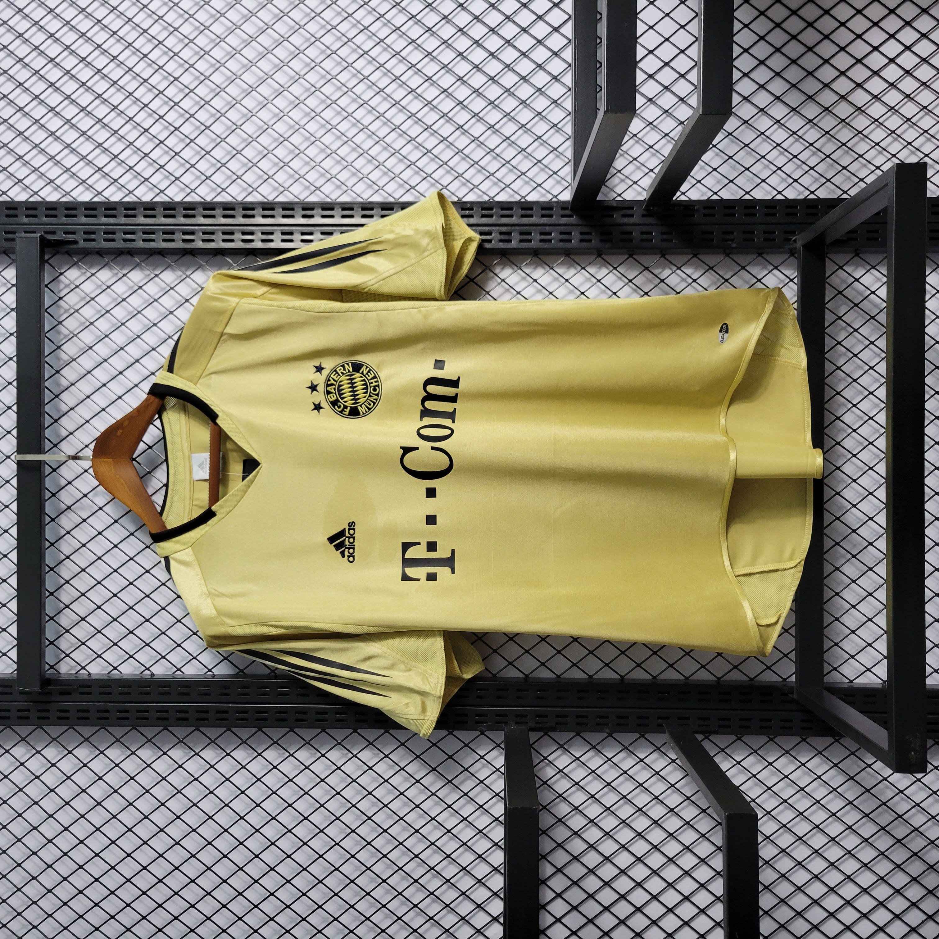 Bayern Munich Retro 04-05 Away Shirt - ReplicasJersey