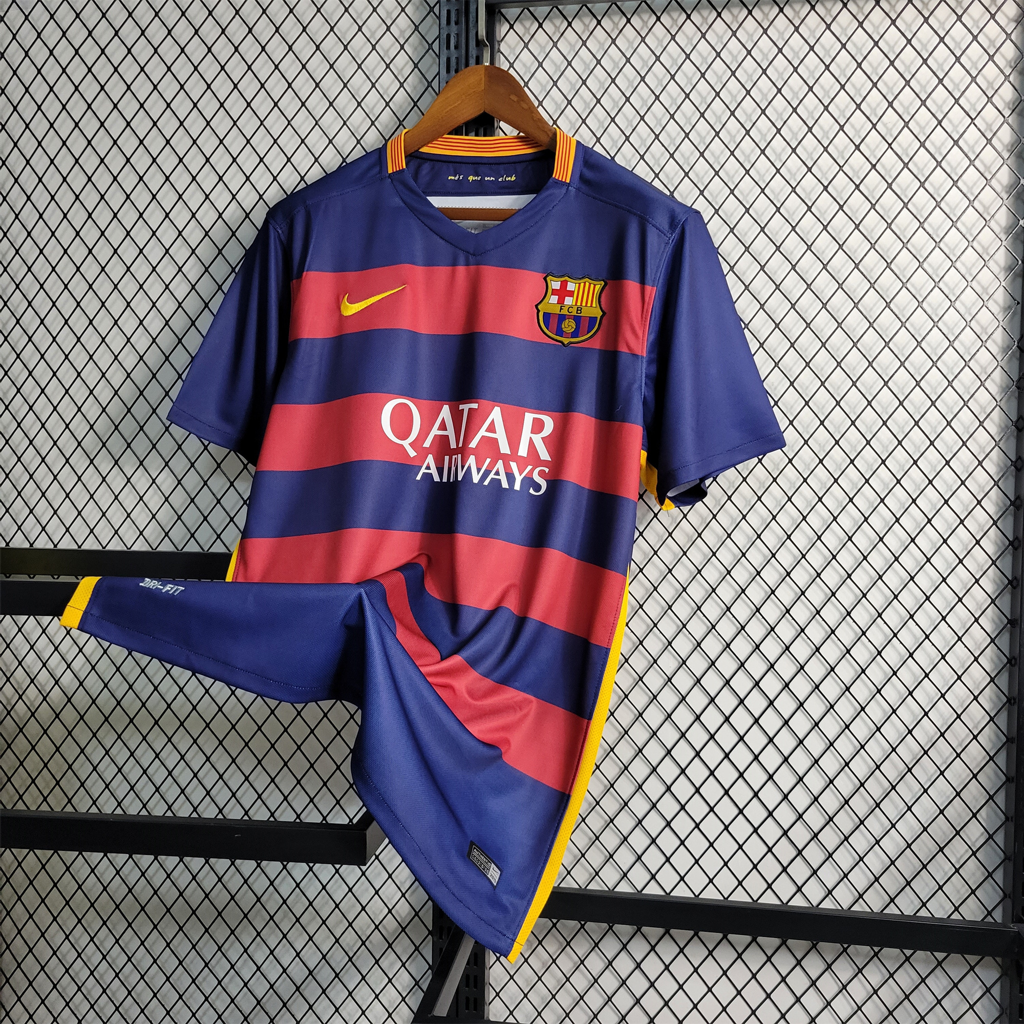 B.A.R.S.A Retro 15-16 Home Stadium Jersey - ReplicasJersey