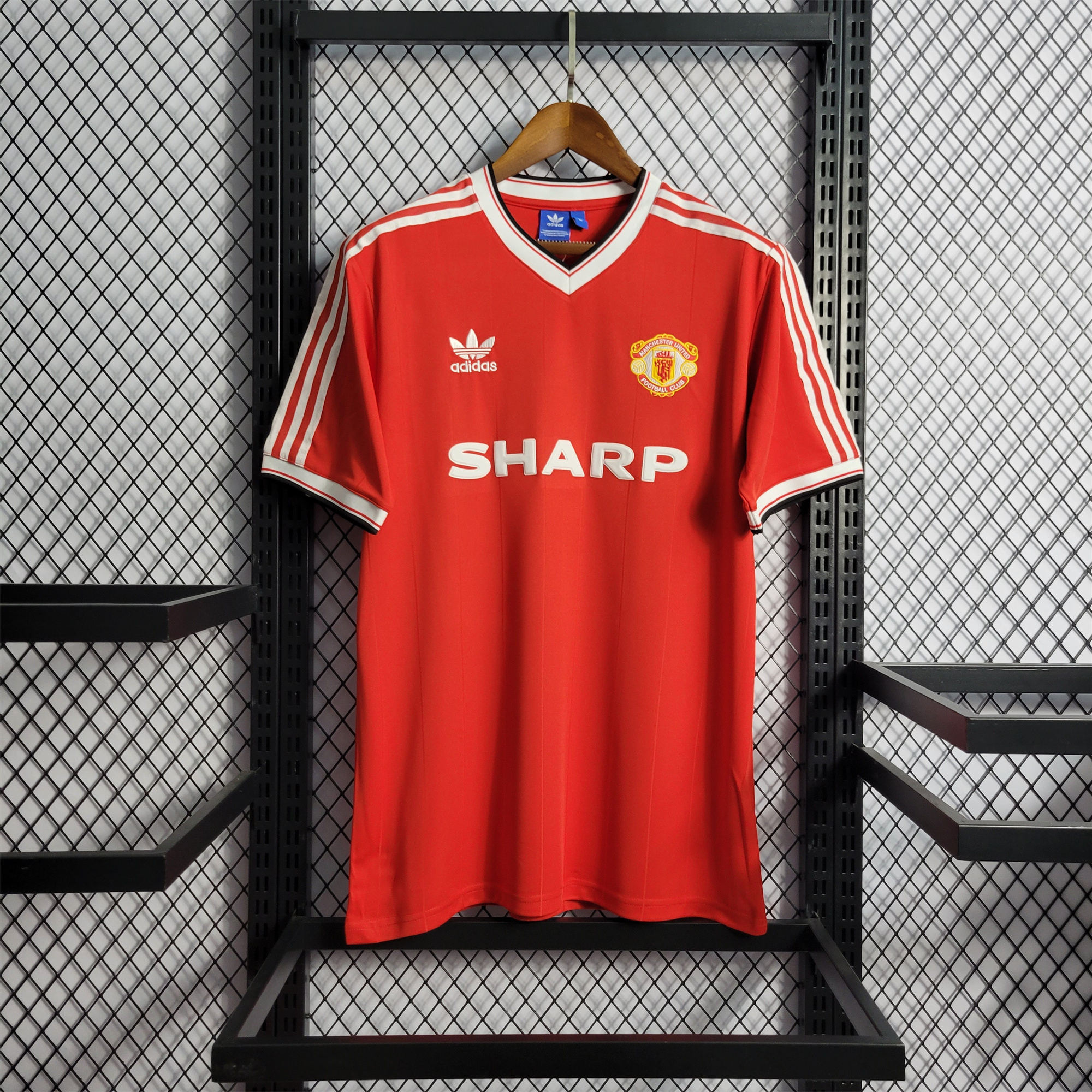 Manchester United Retro 83-84 Home Stadium Jersey - ReplicasJersey