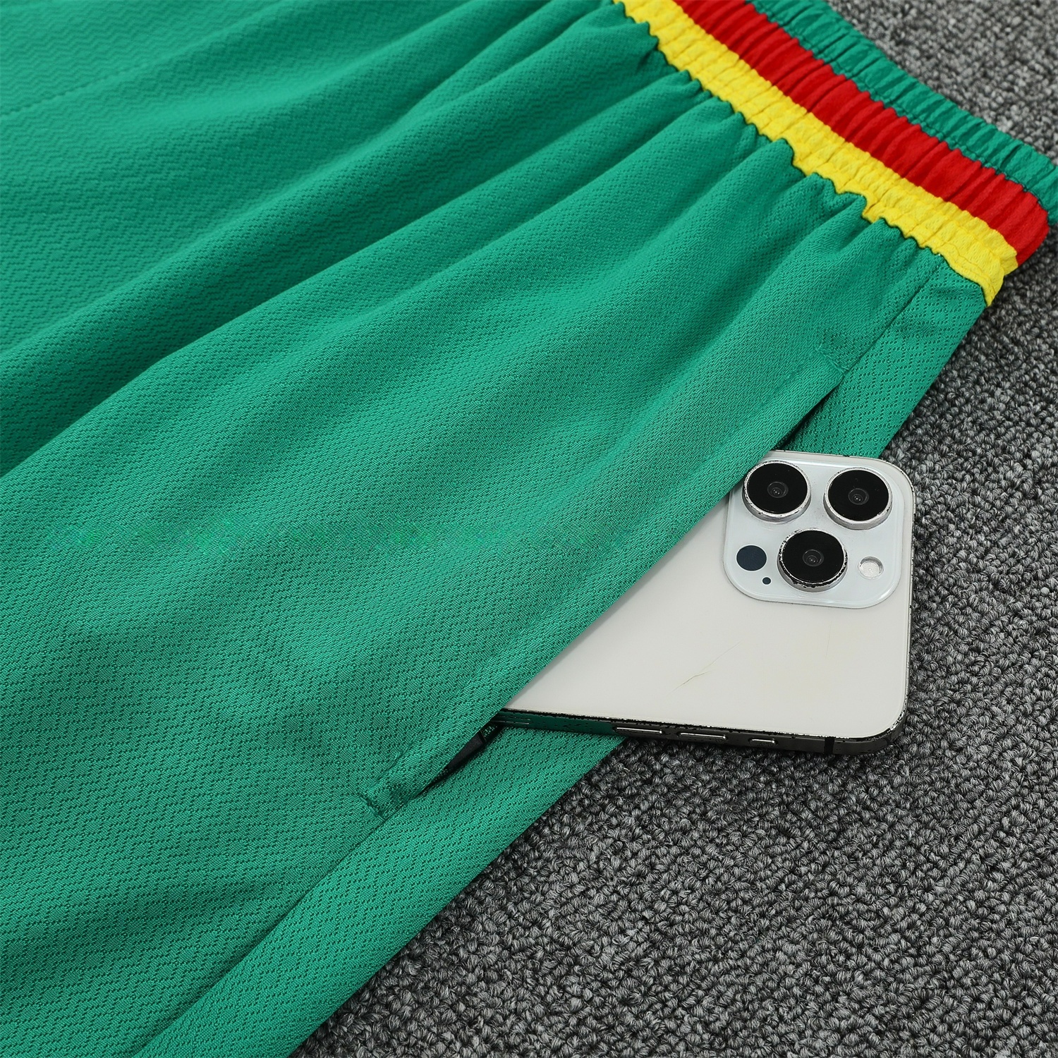 Cameroon 25-26 Short-Sleeve Training Set - White Top and Green Shorts - ReplicasJersey