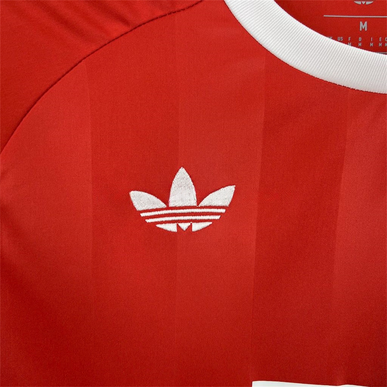 Bayern Munich 25-26 Red Trefoil Goalkeeper Jersey - Fans Version - ReplicasJersey