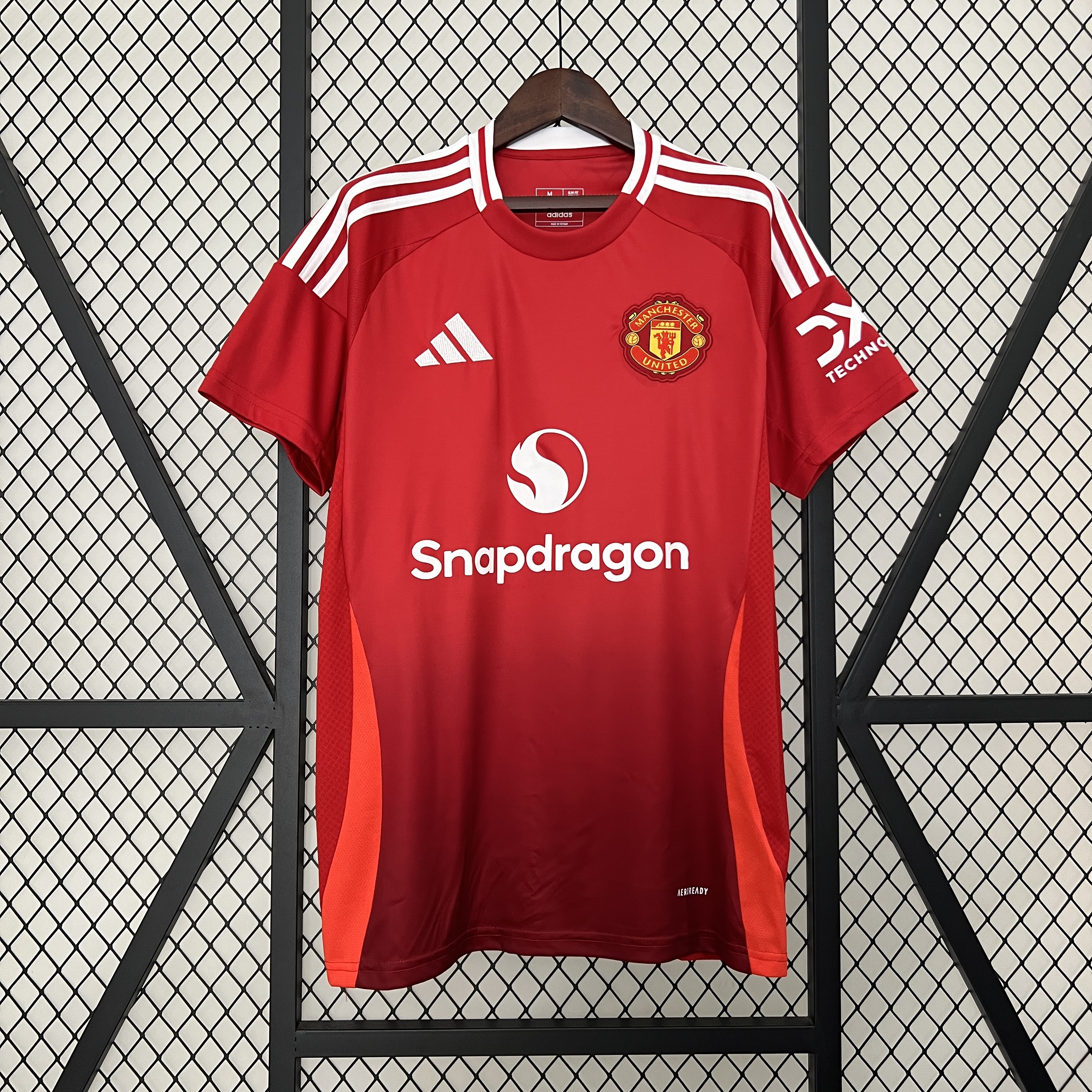 Manchester United 24-25 Home Stadium Jersey - Fans Version - ReplicasJersey