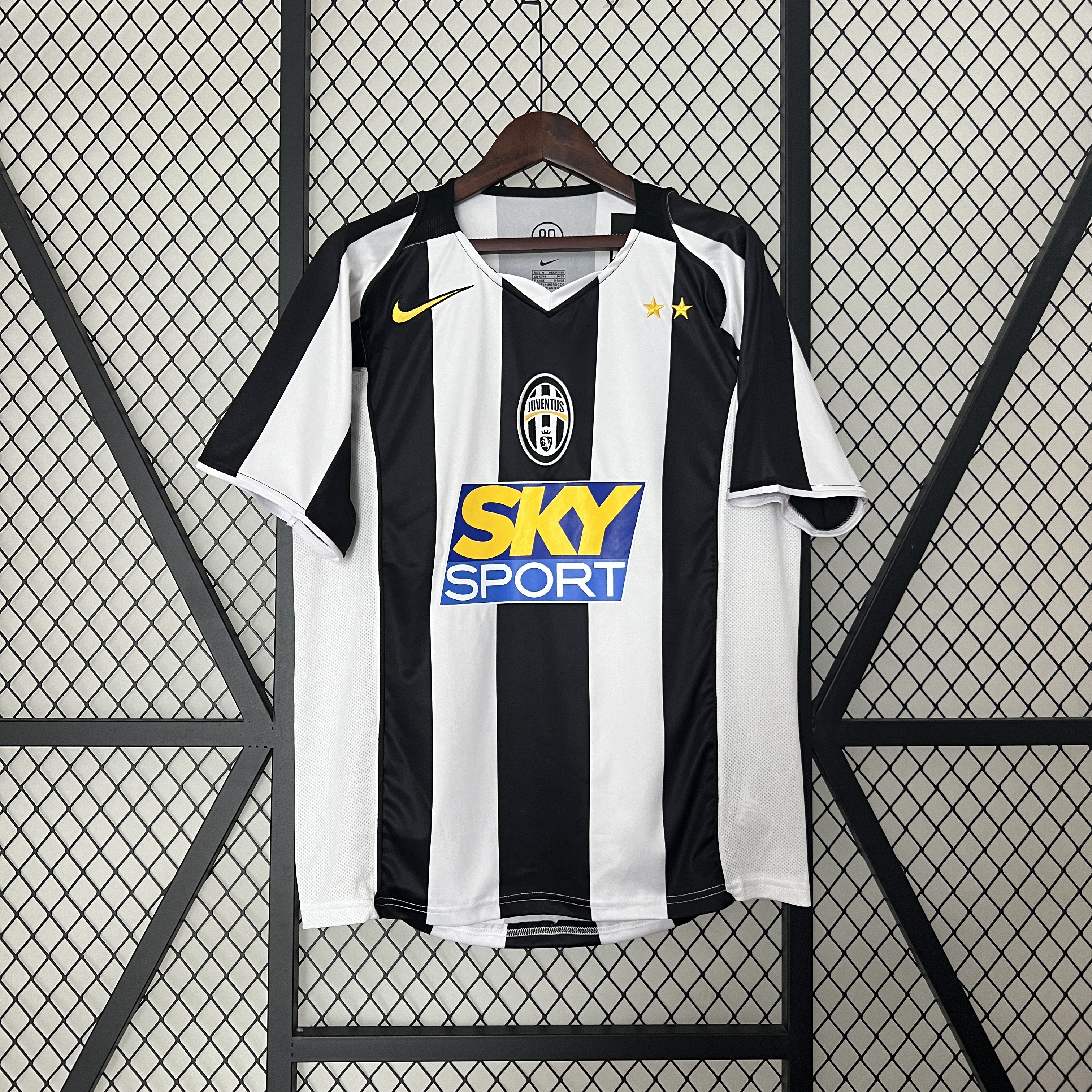 Retro Juventus 2004-05 Home Stadium Jersey - ReplicasJersey