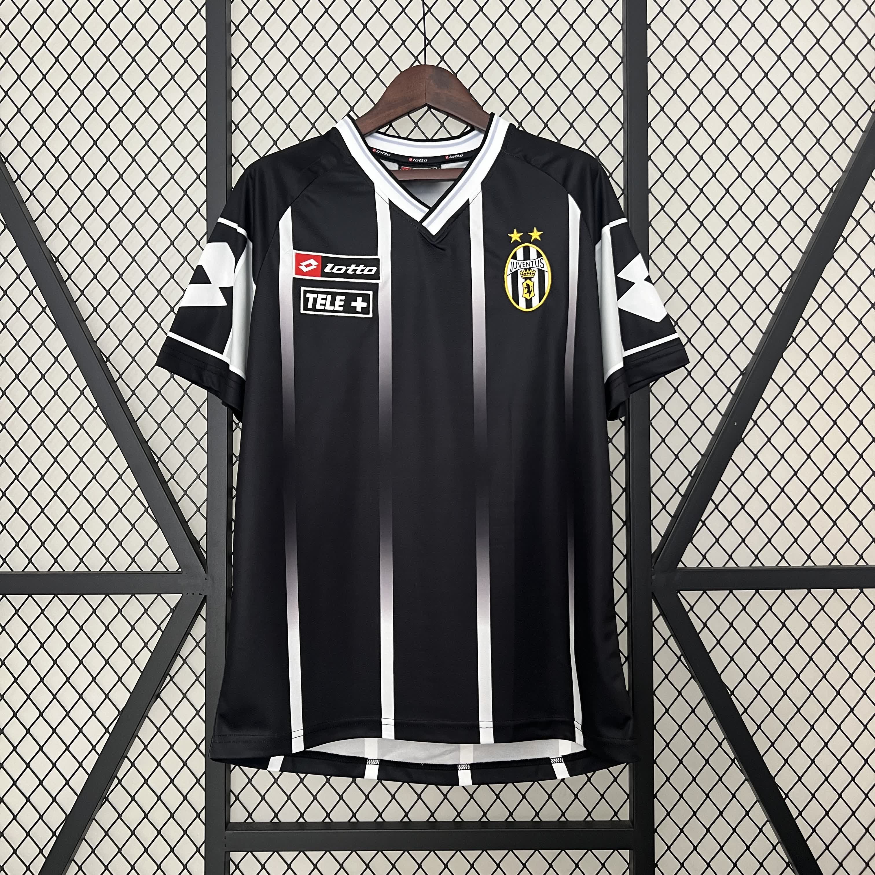 Retro Juventus 2000-01 Black Training Jersey - ReplicasJersey